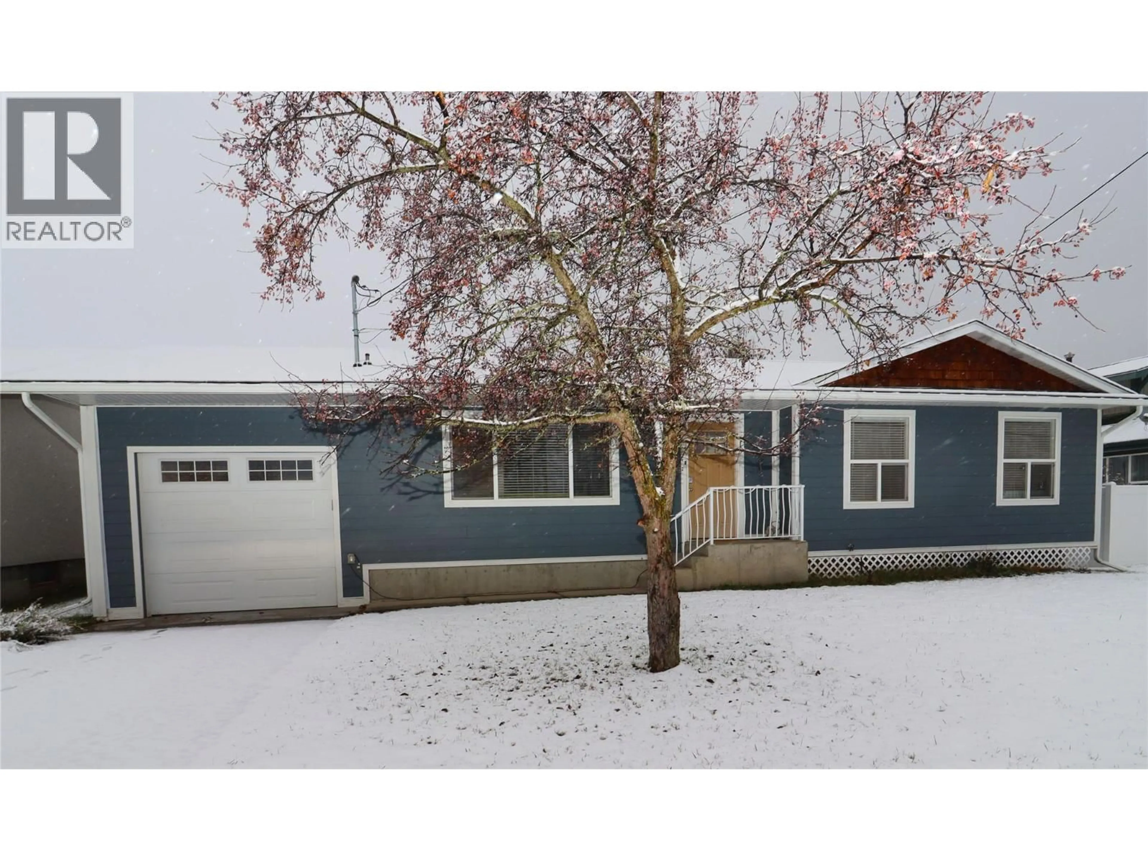 Home with vinyl exterior material, street for 7665 BOUNDARY DRIVE, Grand Forks British Columbia V0H1H0