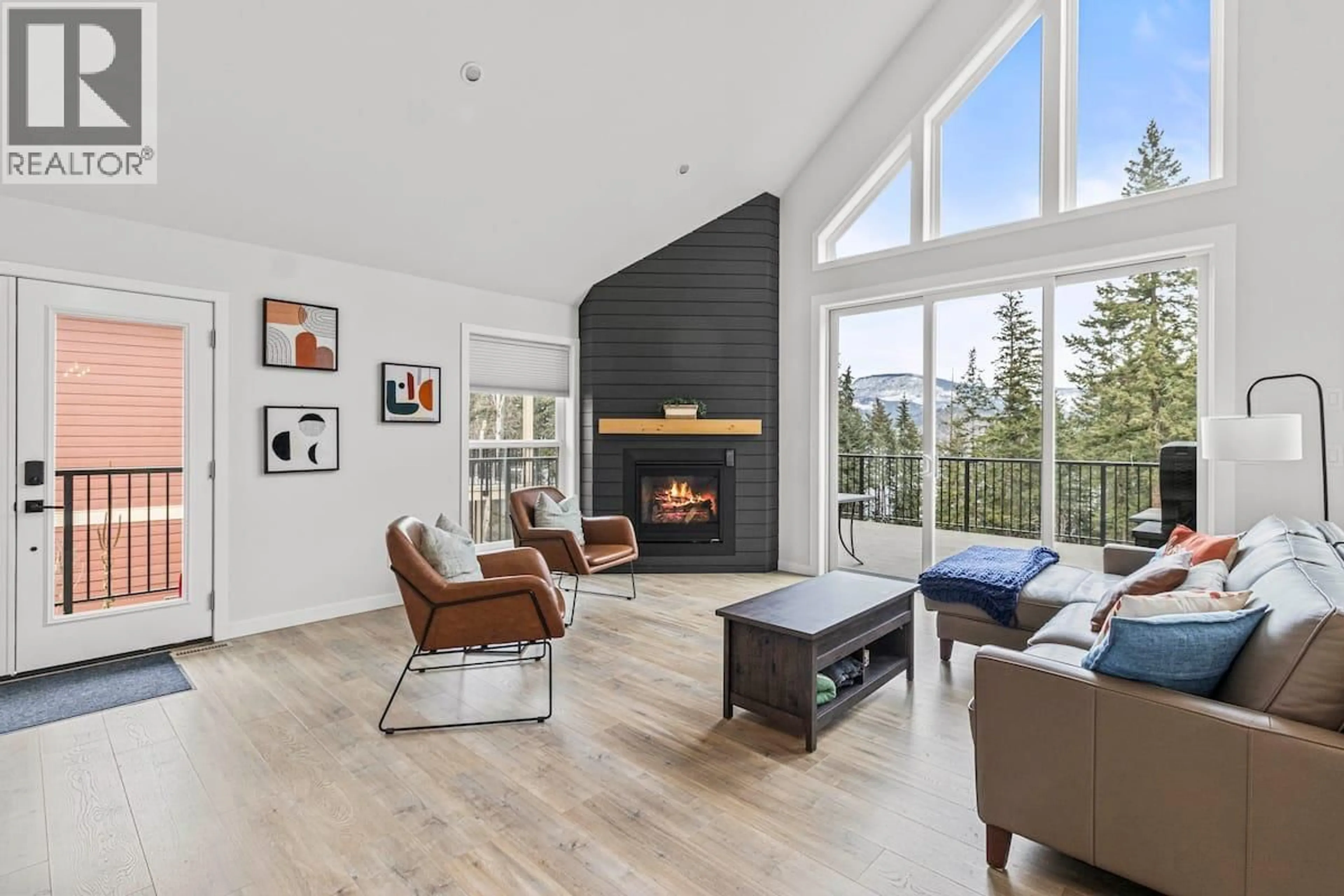 Living room with furniture, unknown for 3040 CEDAR DRIVE, Blind Bay British Columbia V0E2W2