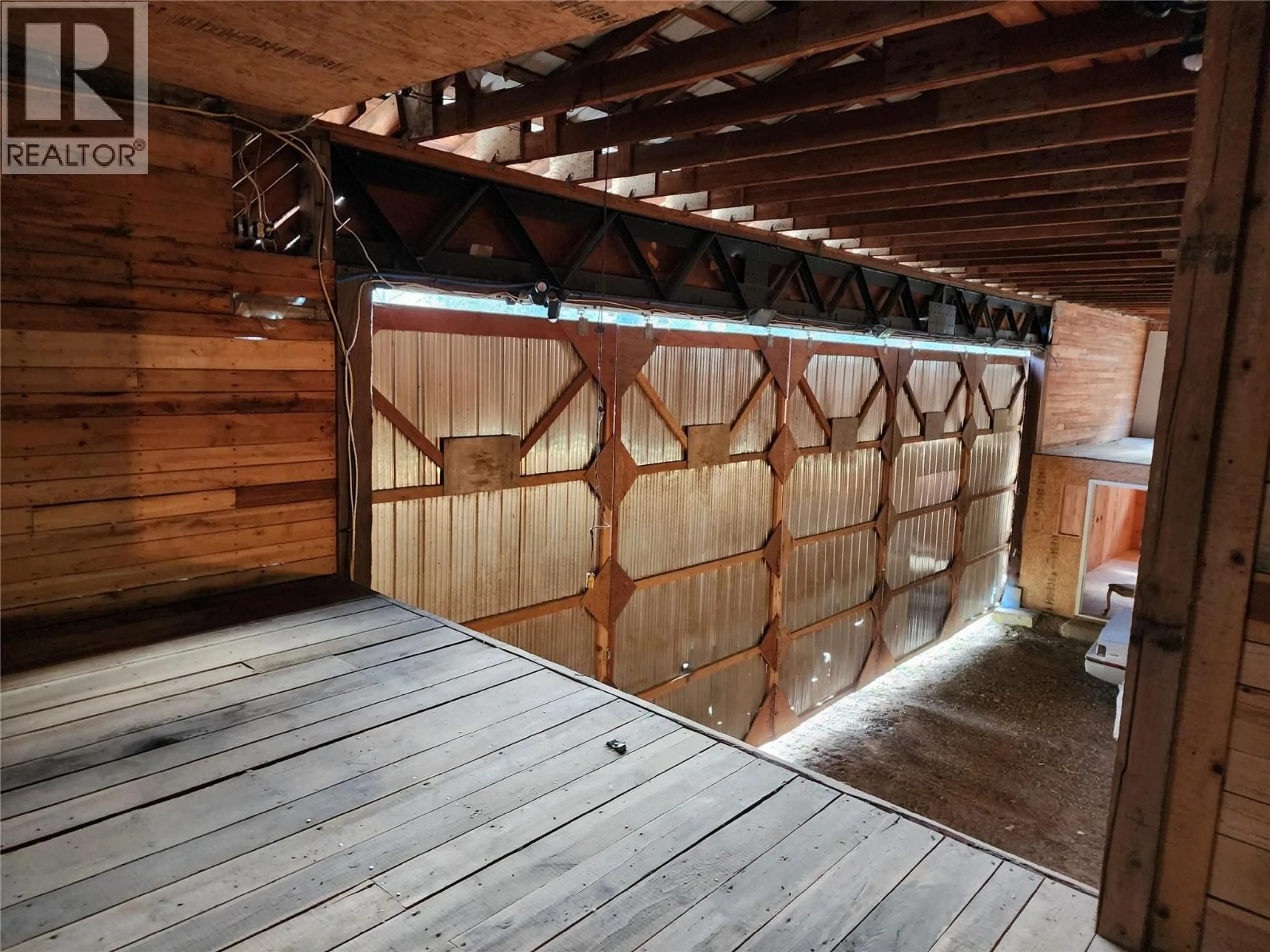 Indoor garage for 1531 MOUNTAIN RIDGE ROAD, Pass Creek British Columbia V1N4S2