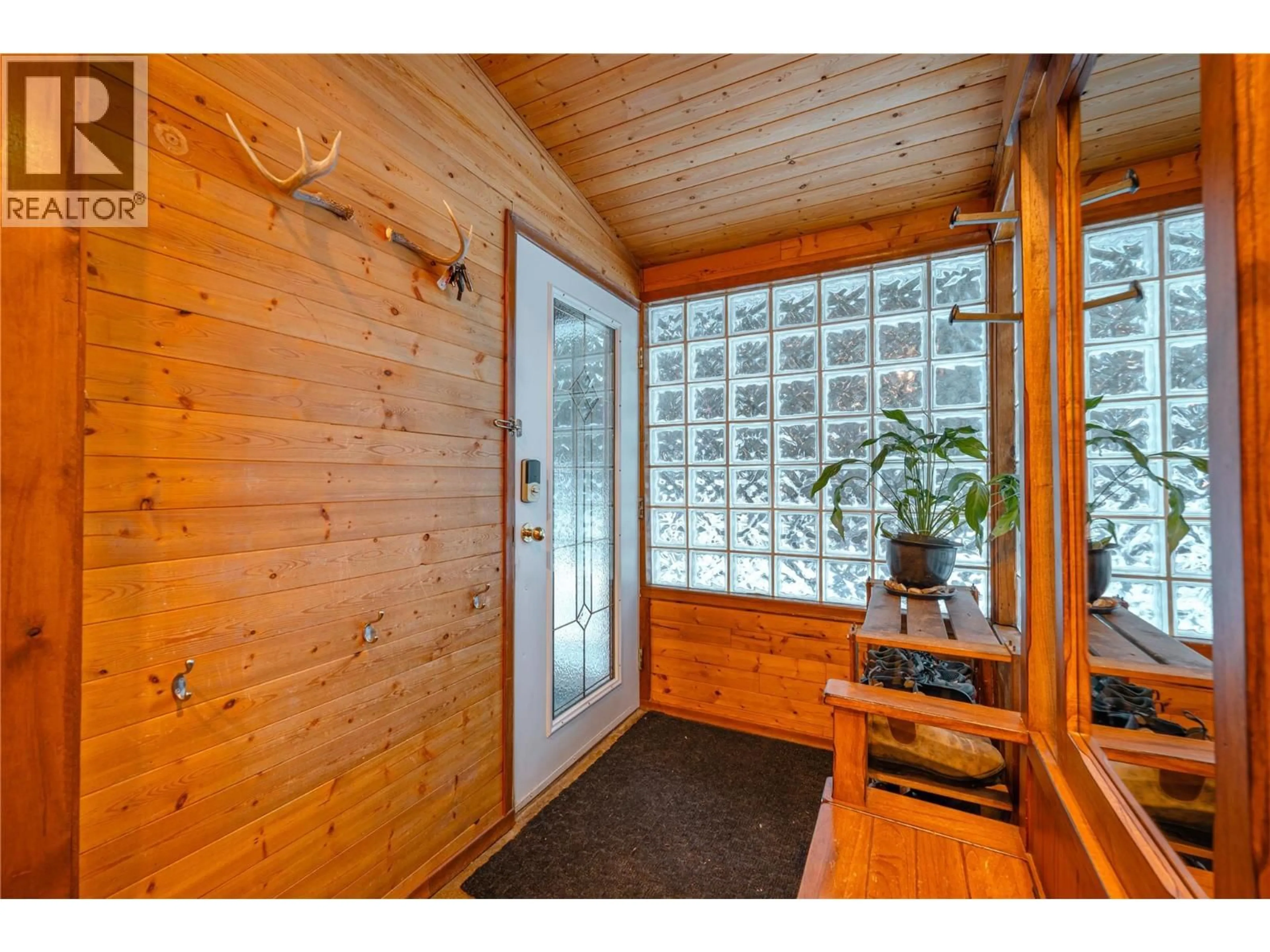 Indoor entryway for 825 OHLHAUSEN ROAD, Revelstoke British Columbia V0E2S0