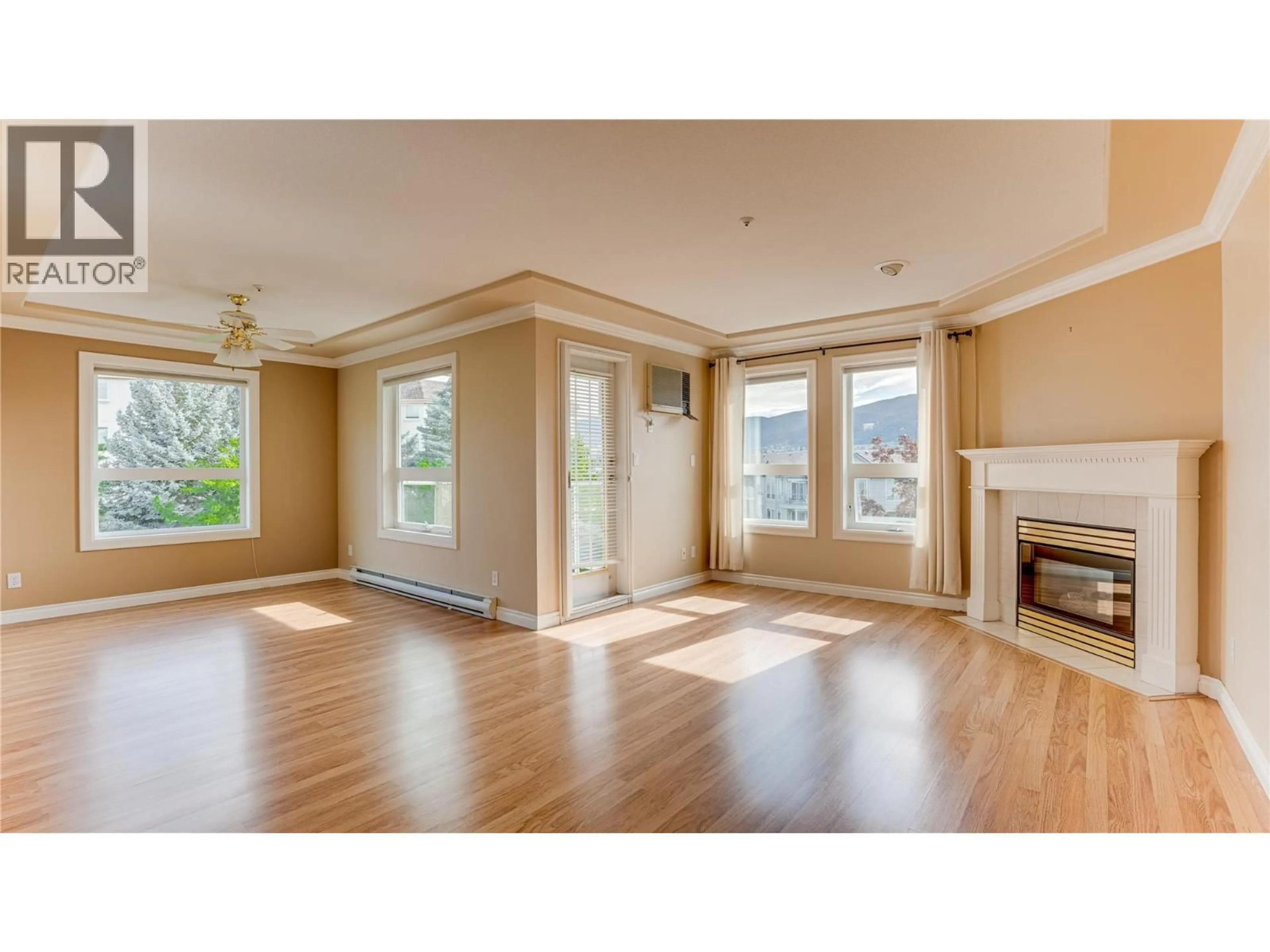 Living room with furniture, wood/laminate floor for 316 - 3300 CENTENNIAL DRIVE, Vernon British Columbia V1T9M5