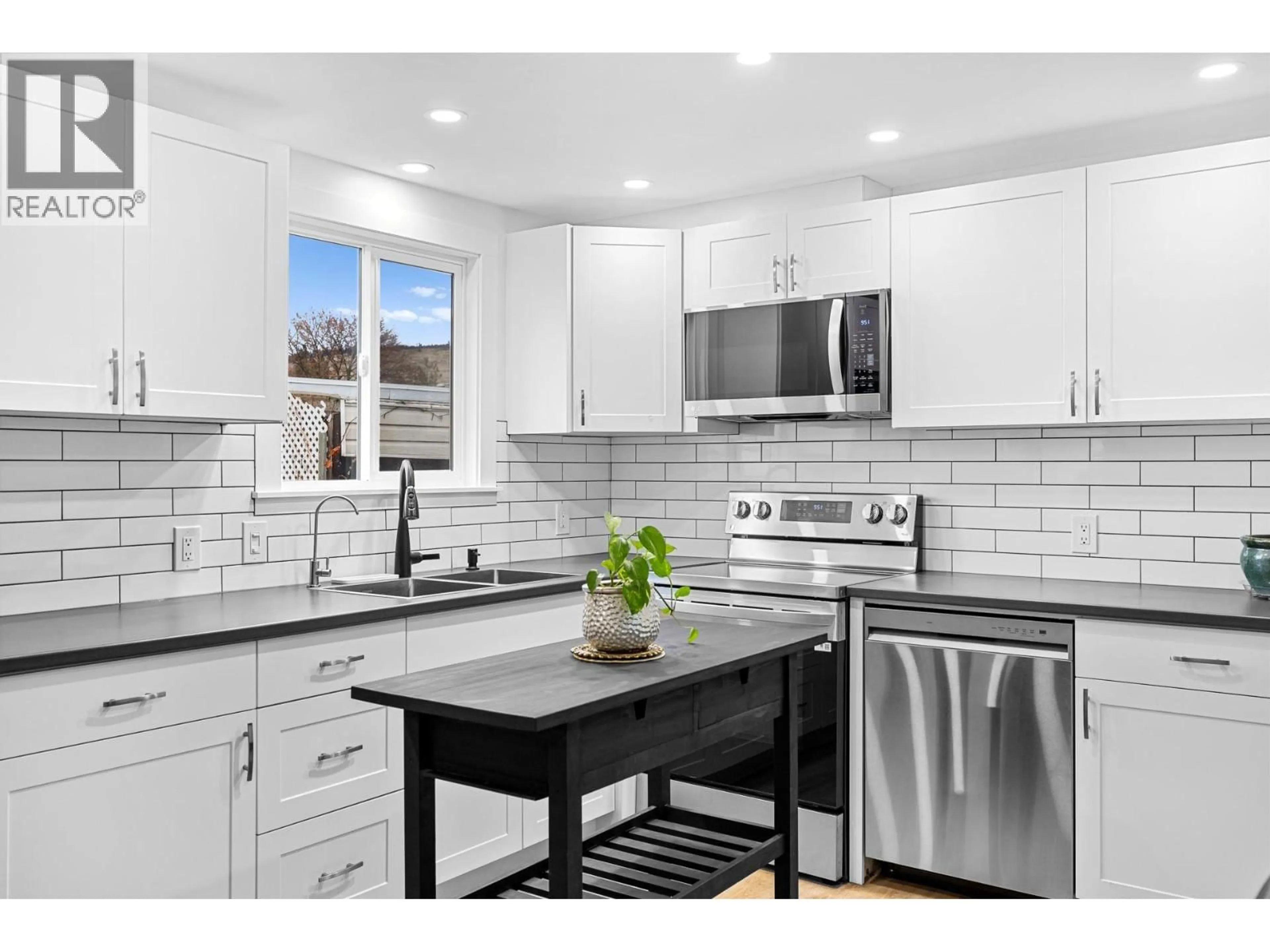 Open concept kitchen, ceramic/tile floor for 58 - 9020 JIM BAILEY ROAD, Kelowna British Columbia V4V1E5