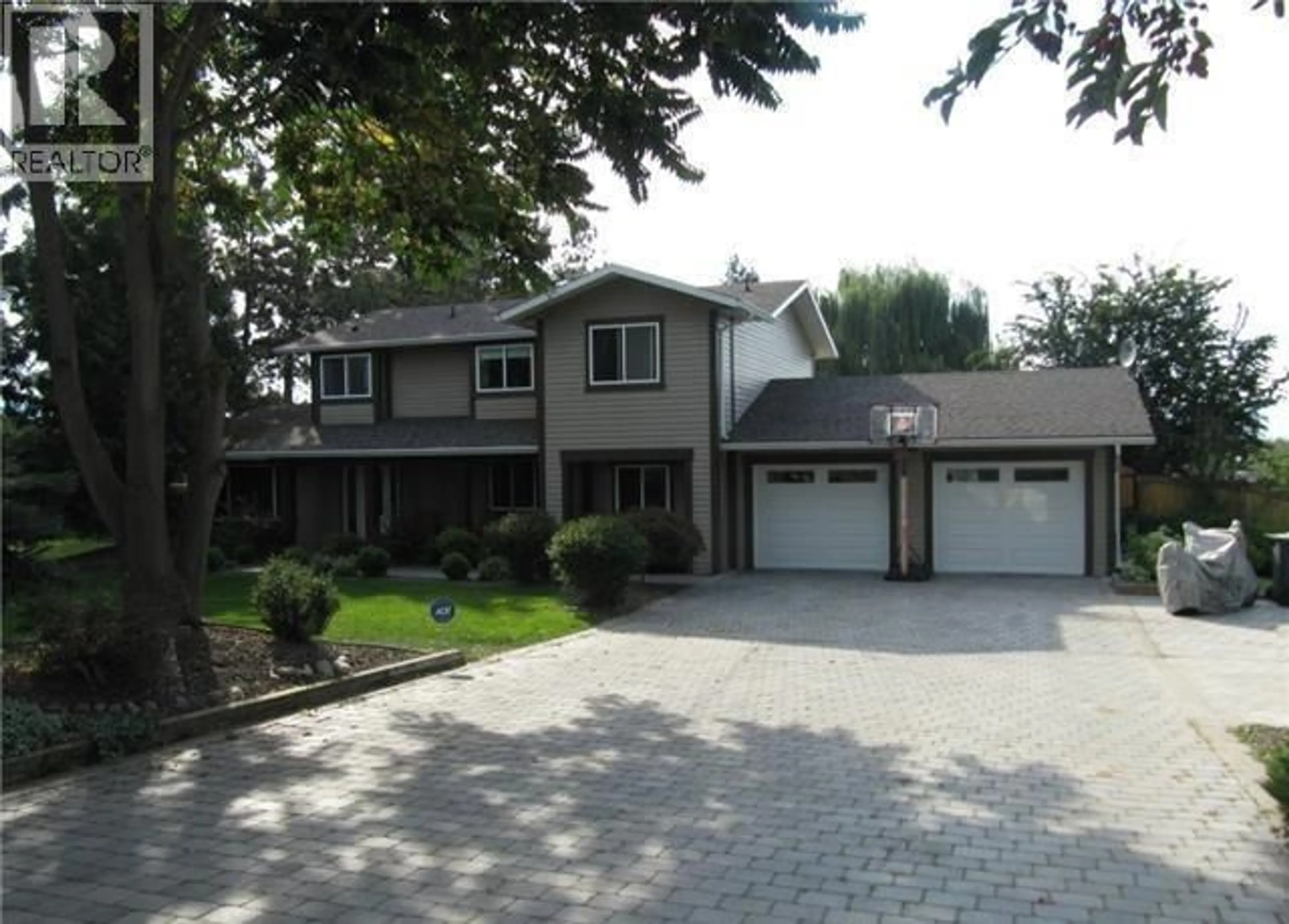 Home with vinyl exterior material, street for 3576 ROSE ROAD, Kelowna British Columbia V1W4G5