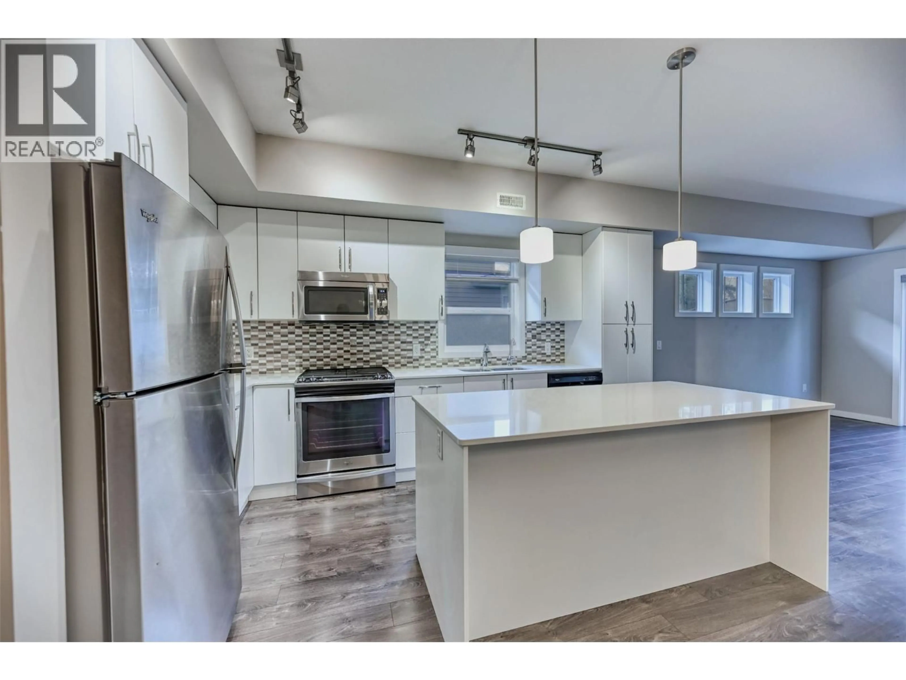 Open concept kitchen, ceramic/tile floor for 76 - 680 OLD MEADOWS ROAD, Kelowna British Columbia V1W5L4