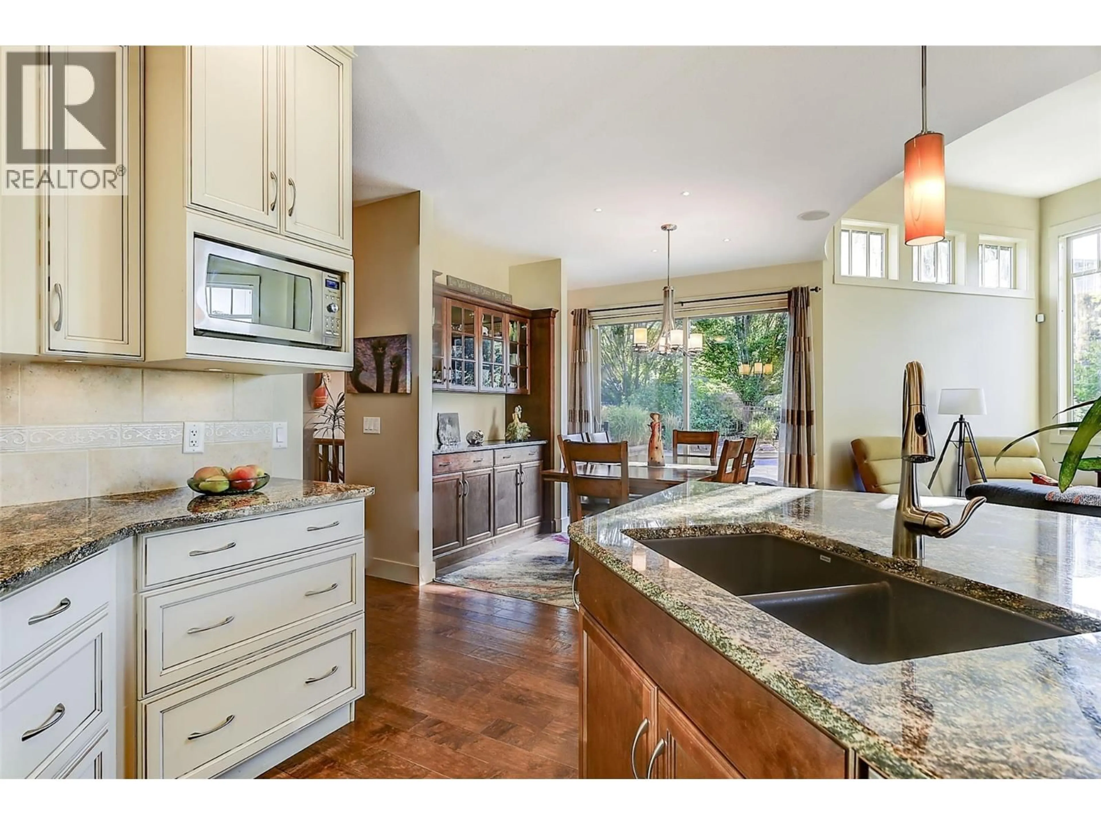 Open concept kitchen, ceramic/tile floor for 1147 GLENVIEW COURT, Kelowna British Columbia V1Y0A7