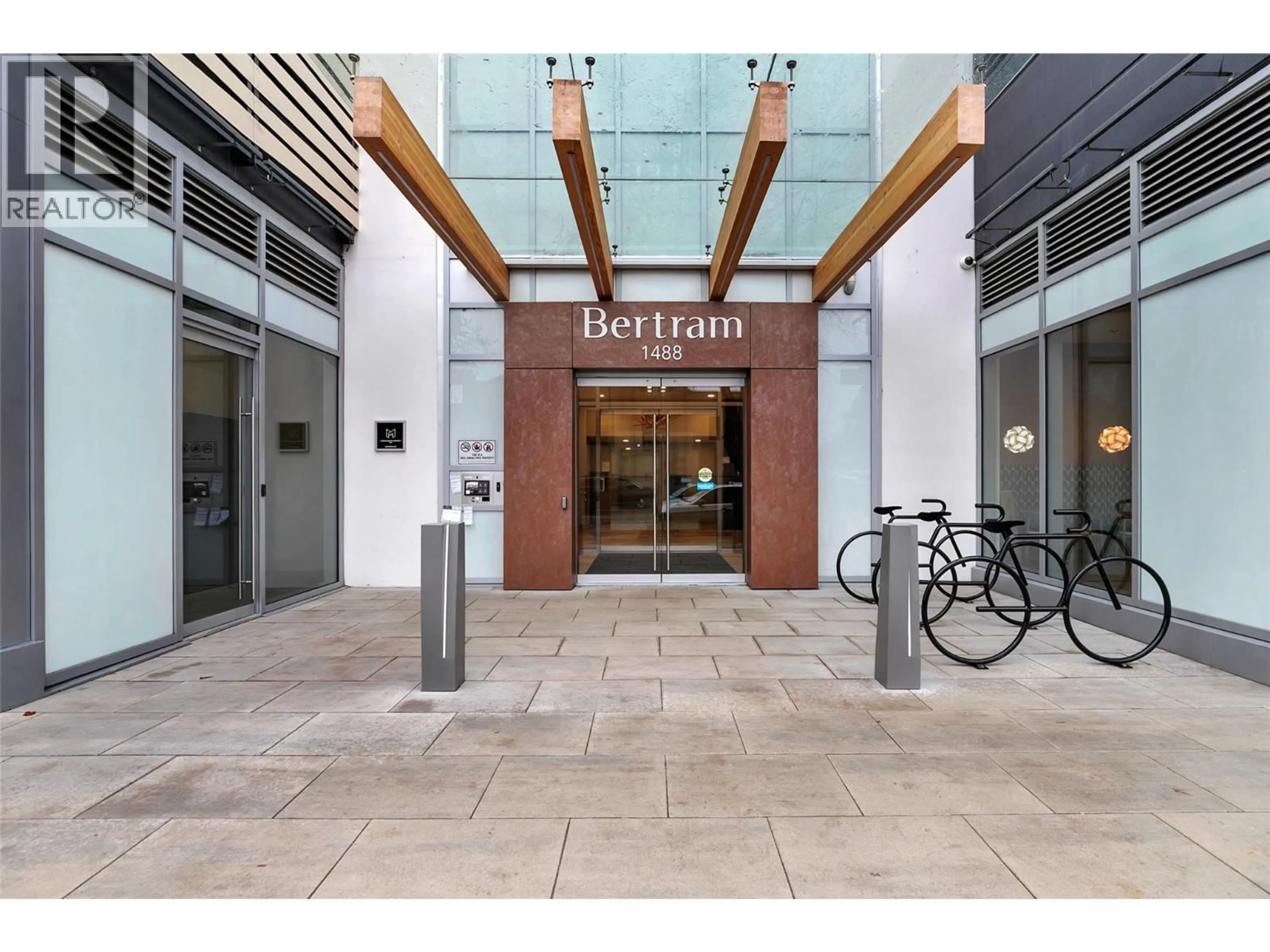 Indoor foyer for 905 - 1488 BERTRAM STREET, Kelowna British Columbia V1Y0M6