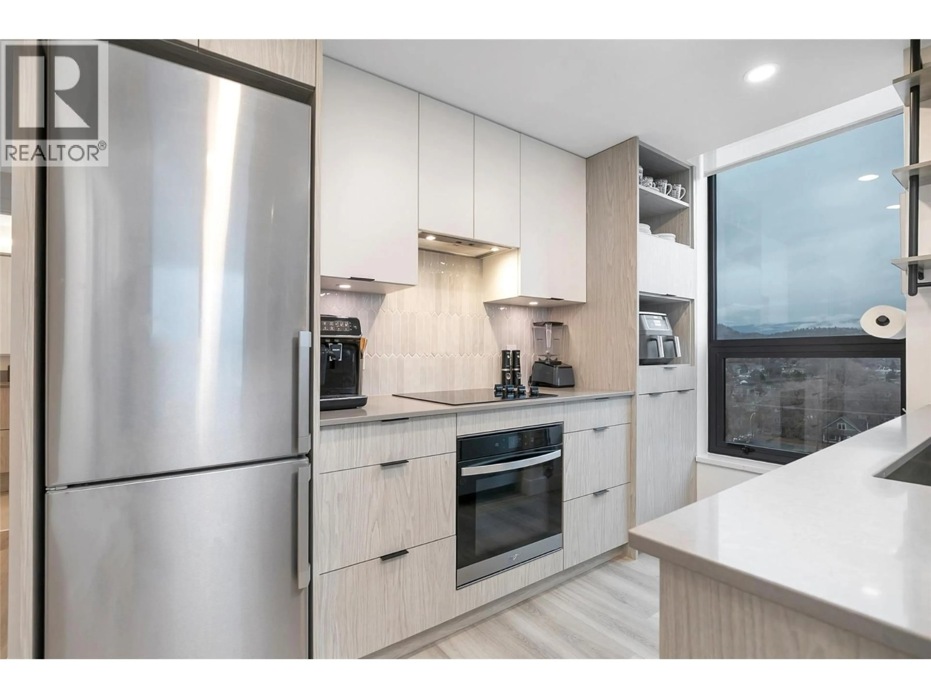 Standard kitchen, wood/laminate floor for 905 - 1488 BERTRAM STREET, Kelowna British Columbia V1Y0M6