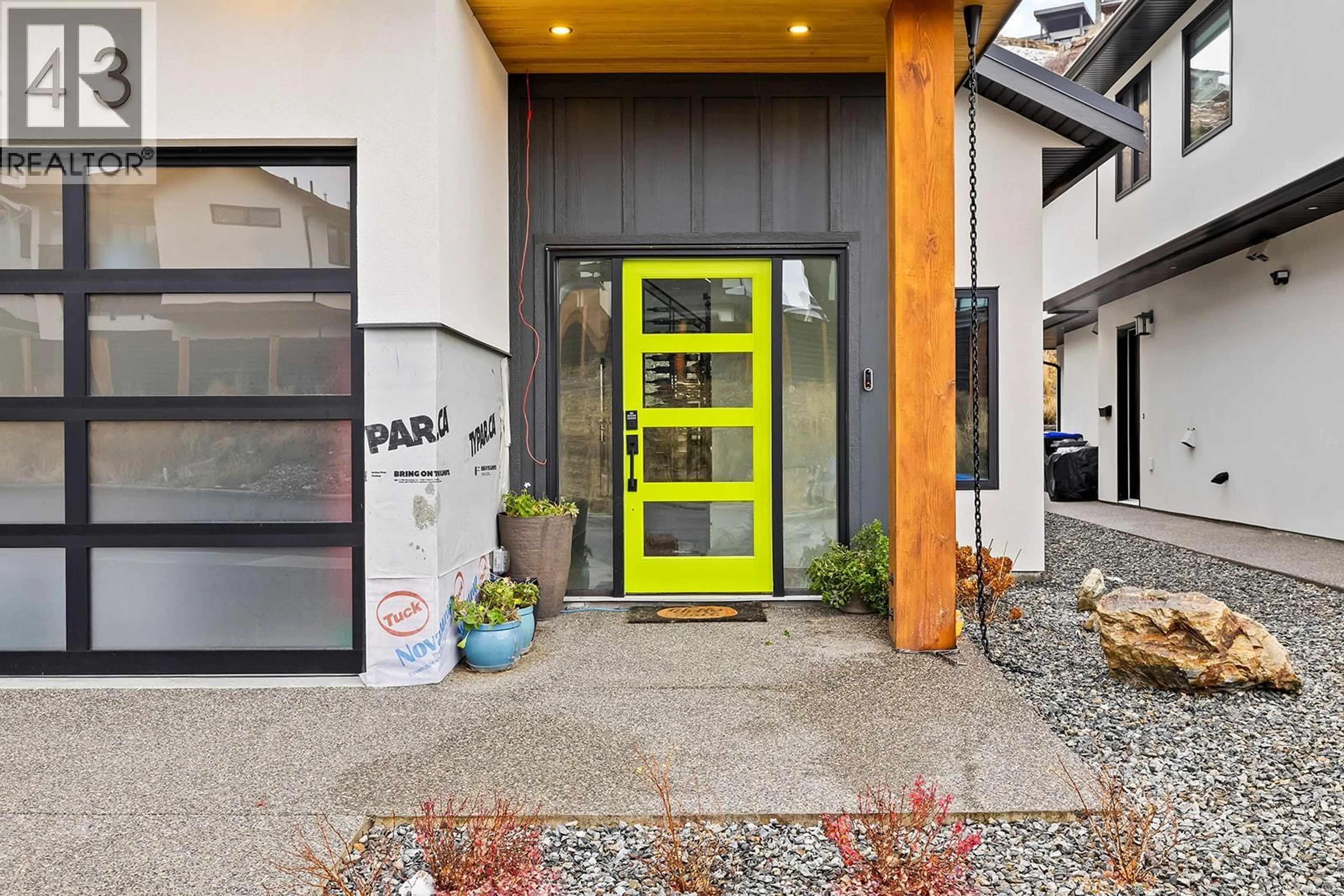 Indoor entryway for 443 VISION COURT, Kelowna British Columbia V1W0C4