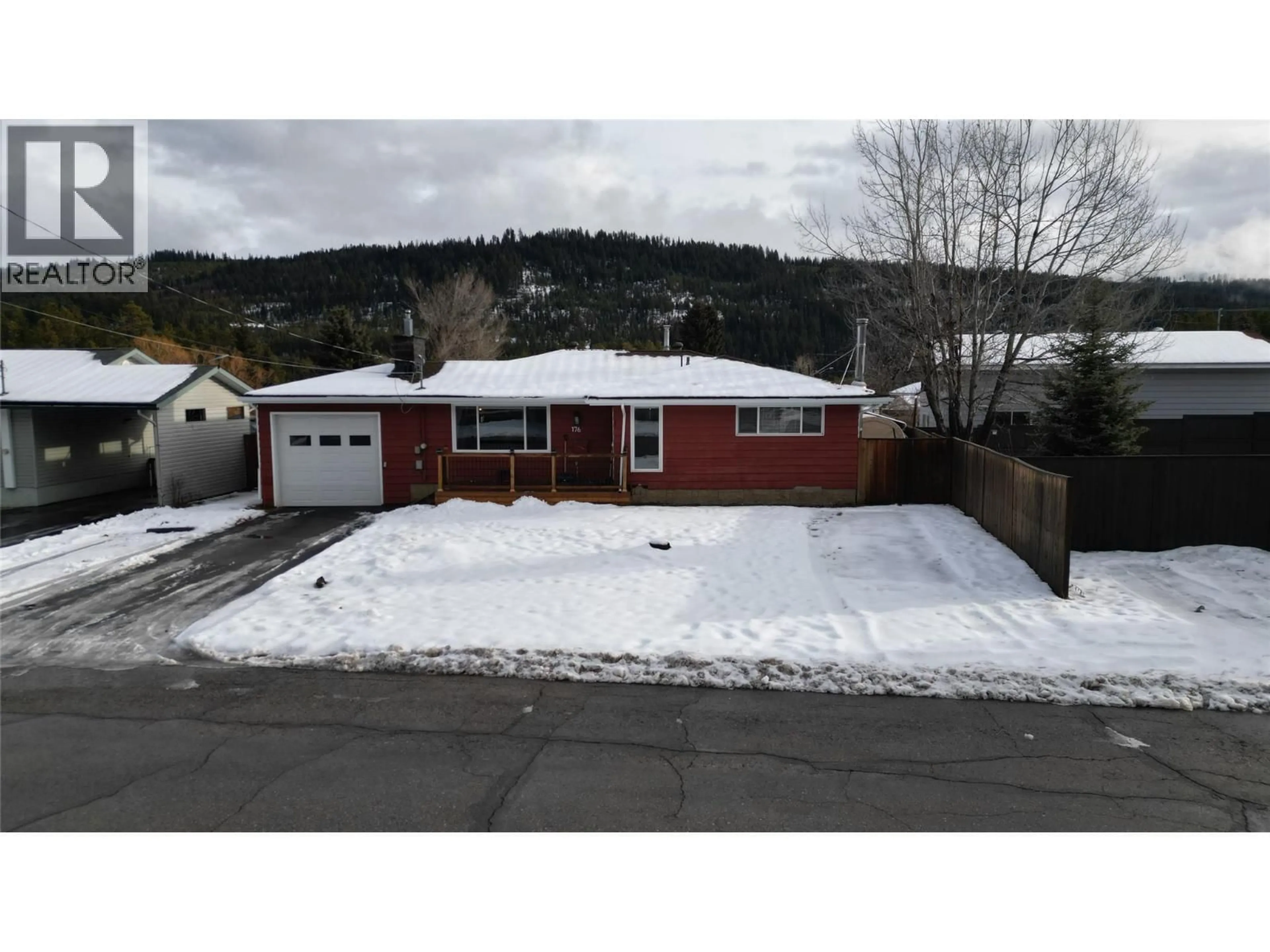 Home with vinyl exterior material, street for 176 CAMBOURNE CRESCENT, Elkford British Columbia V0B1H0