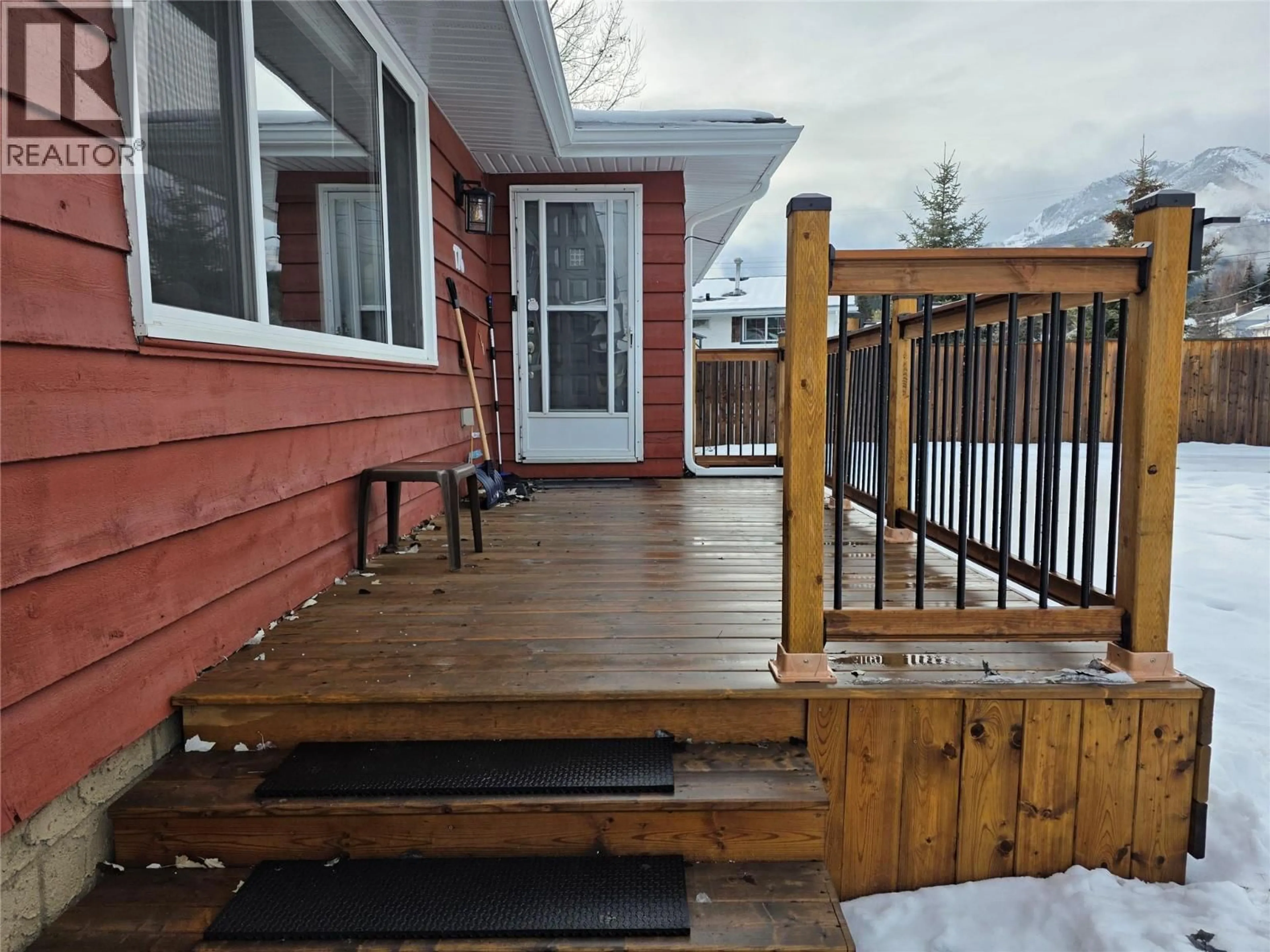 Patio, street for 176 CAMBOURNE CRESCENT, Elkford British Columbia V0B1H0