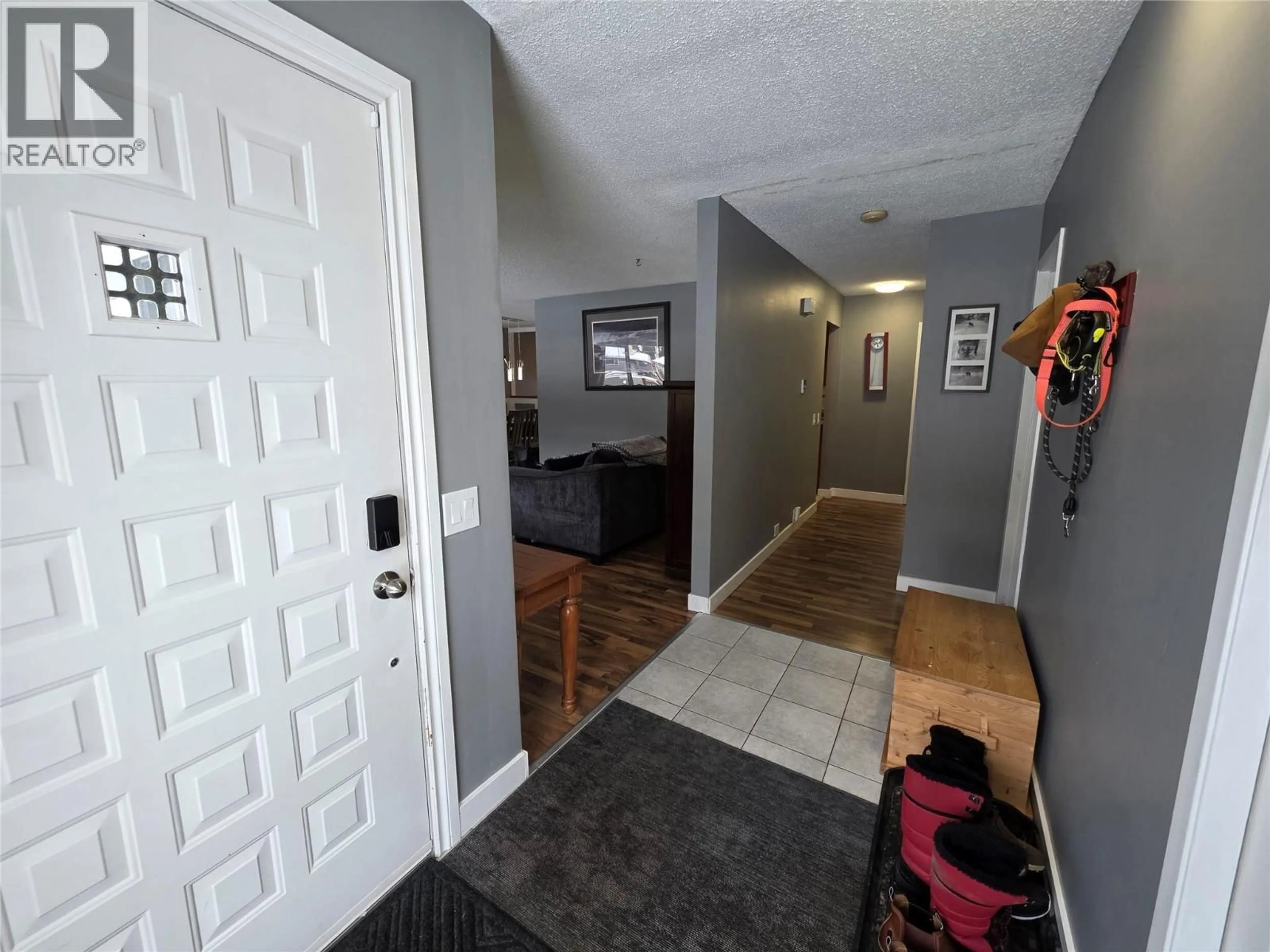 Indoor entryway for 176 CAMBOURNE CRESCENT, Elkford British Columbia V0B1H0