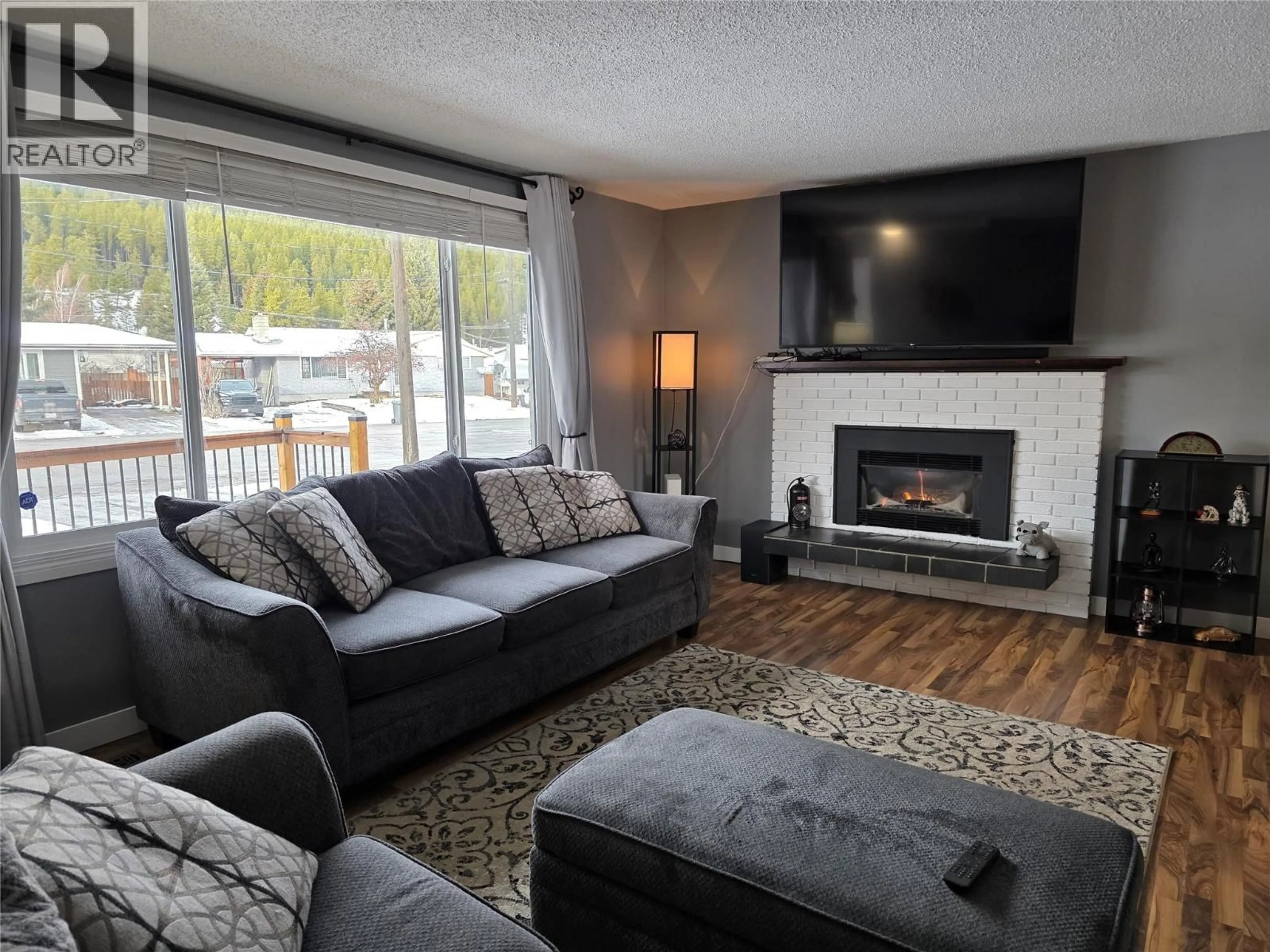Living room with furniture, wood/laminate floor for 176 CAMBOURNE CRESCENT, Elkford British Columbia V0B1H0