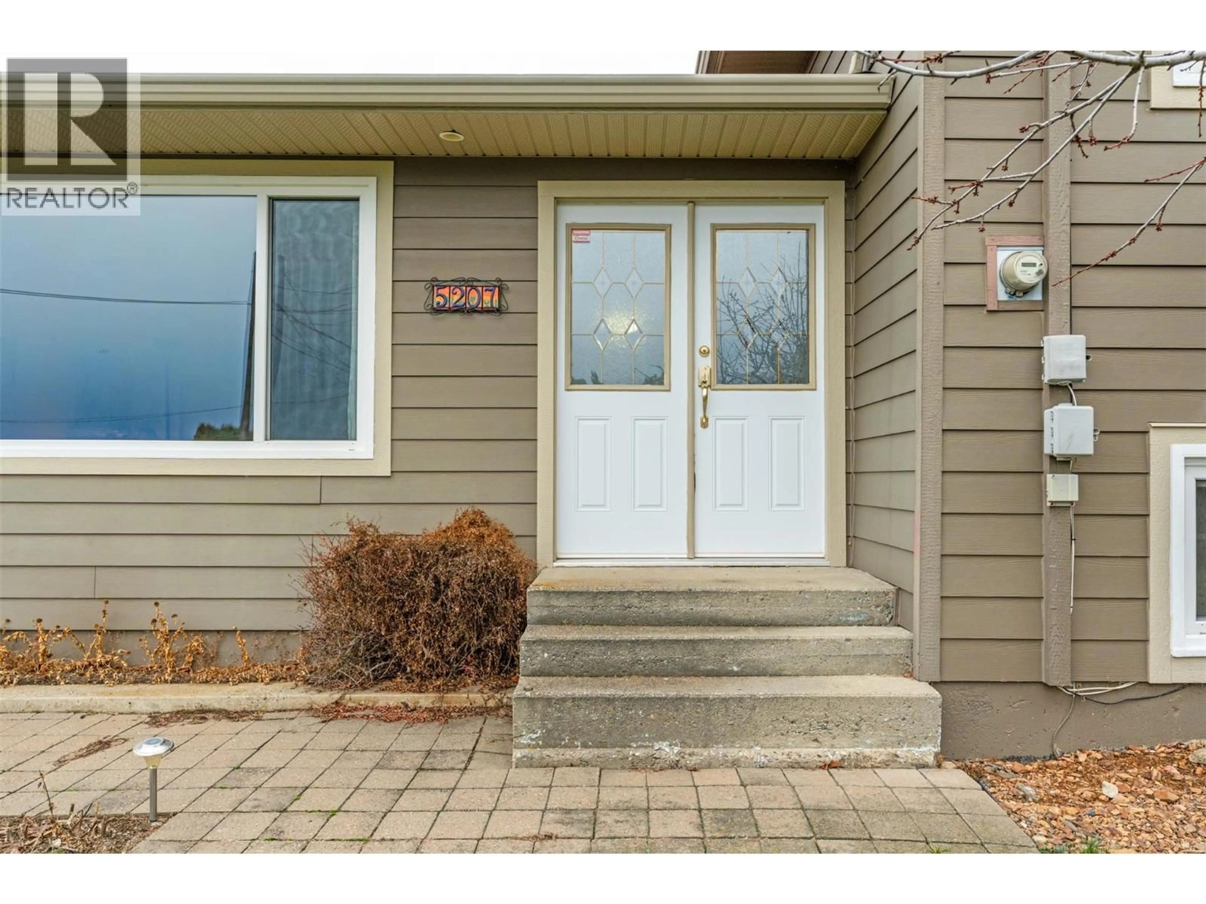 Indoor entryway for 5207 ALAIN ROAD, Vernon British Columbia V1B3K6