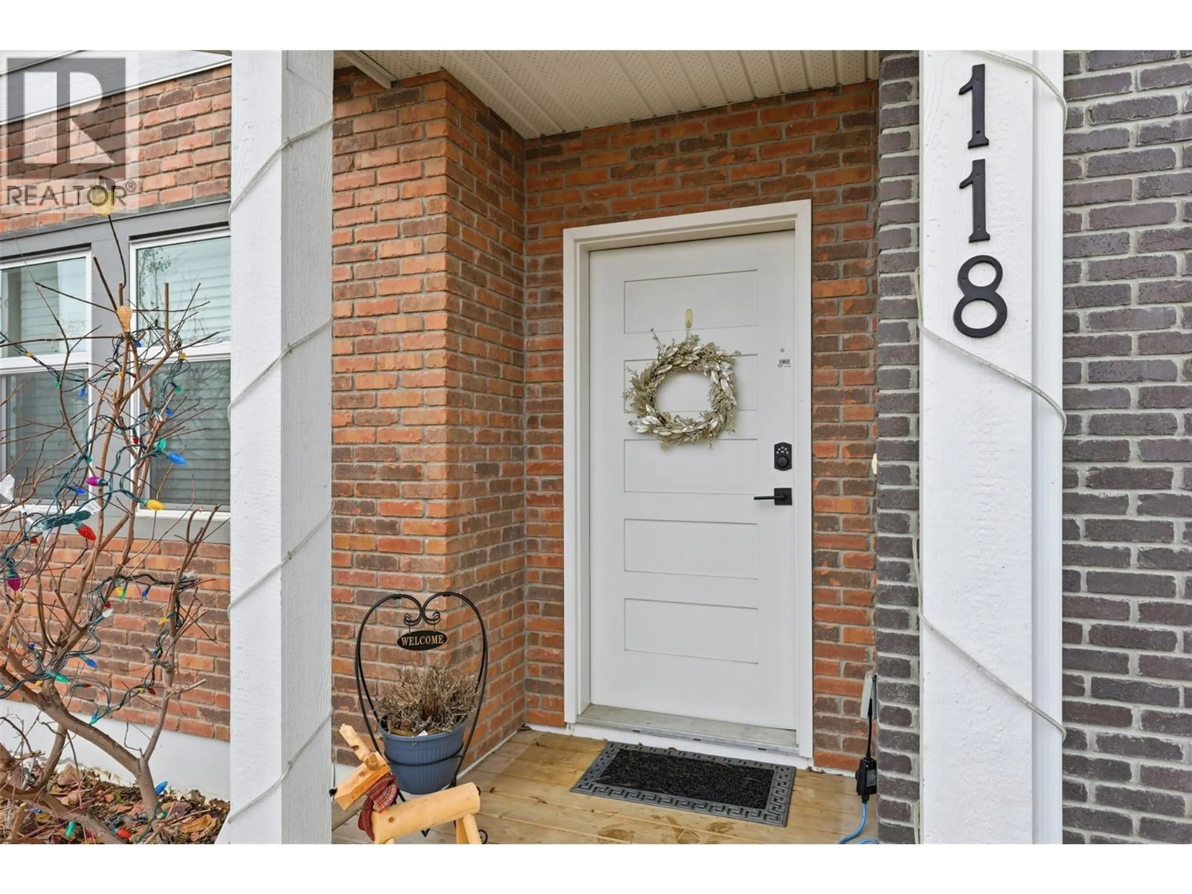 Indoor entryway for 118 - 1951 QU'APPELLE BOULEVARD, Kamloops British Columbia C2E0C8