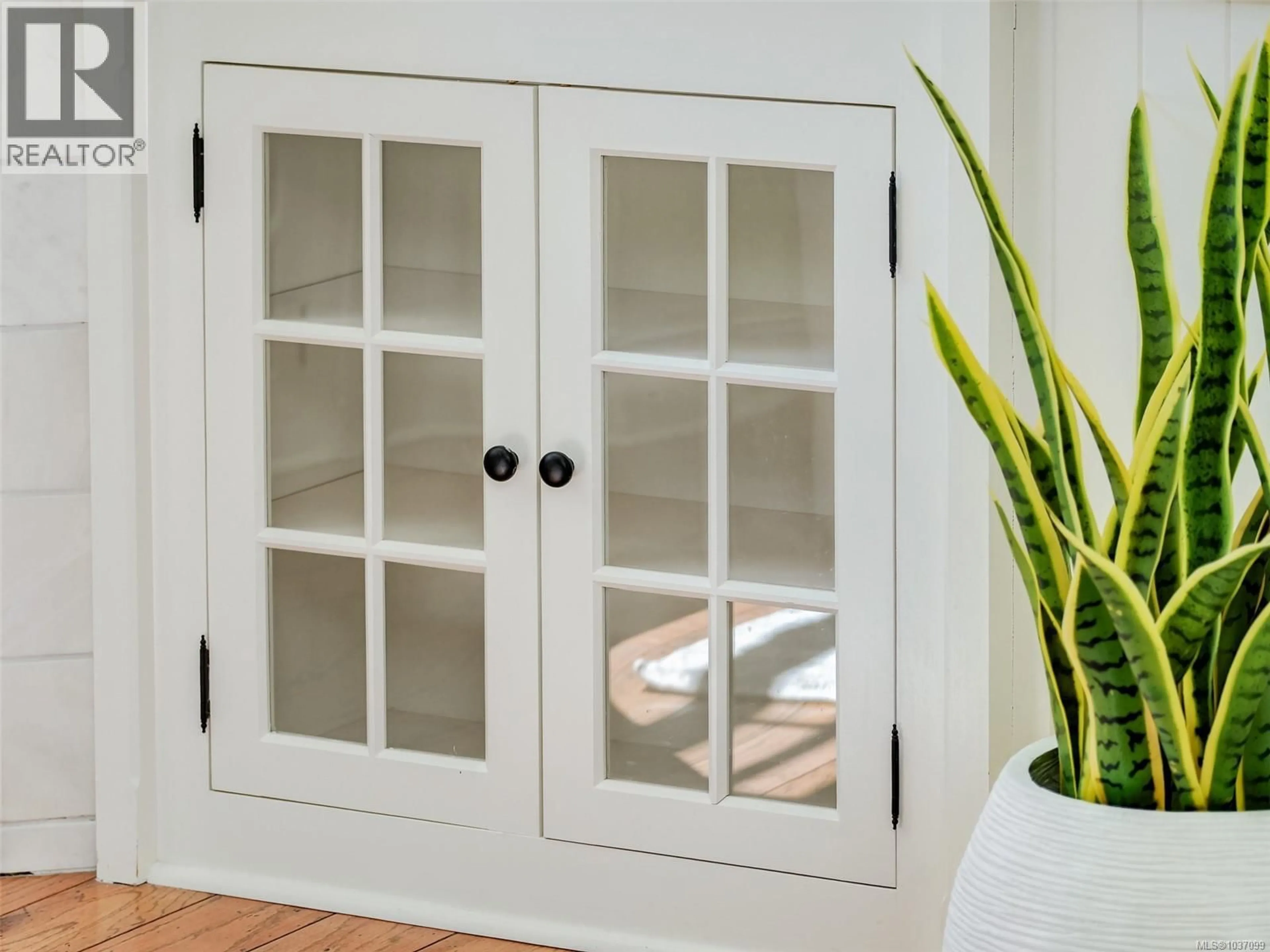 Indoor entryway for 566 CASELTON PLACE, Saanich British Columbia V8Z7Y5