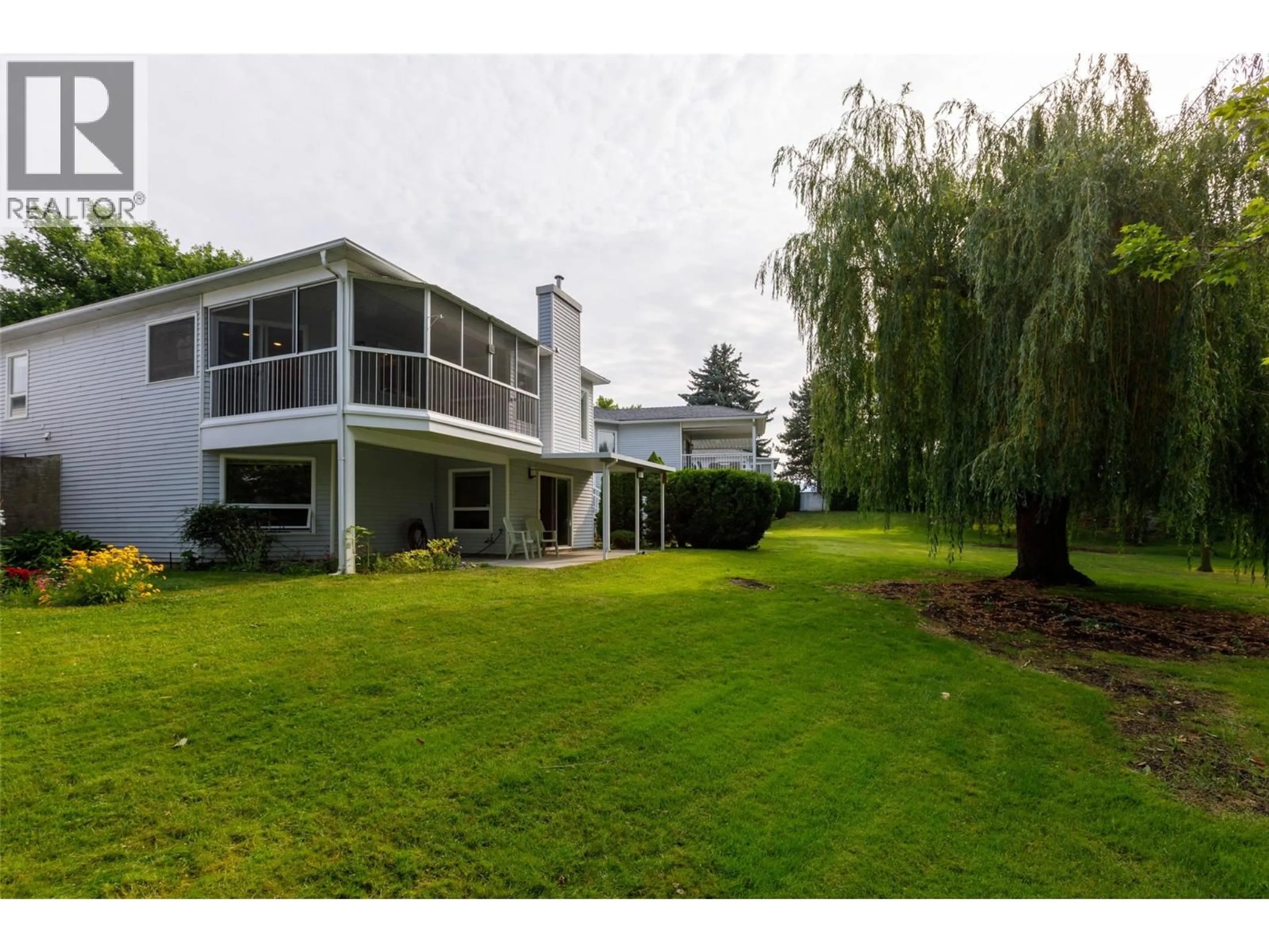 A pic from outside/outdoor area/front of a property/back of a property/a pic from drone, water/lake/river/ocean view for 60 - 1101 CAMERON AVENUE, Kelowna British Columbia V1Y8W1