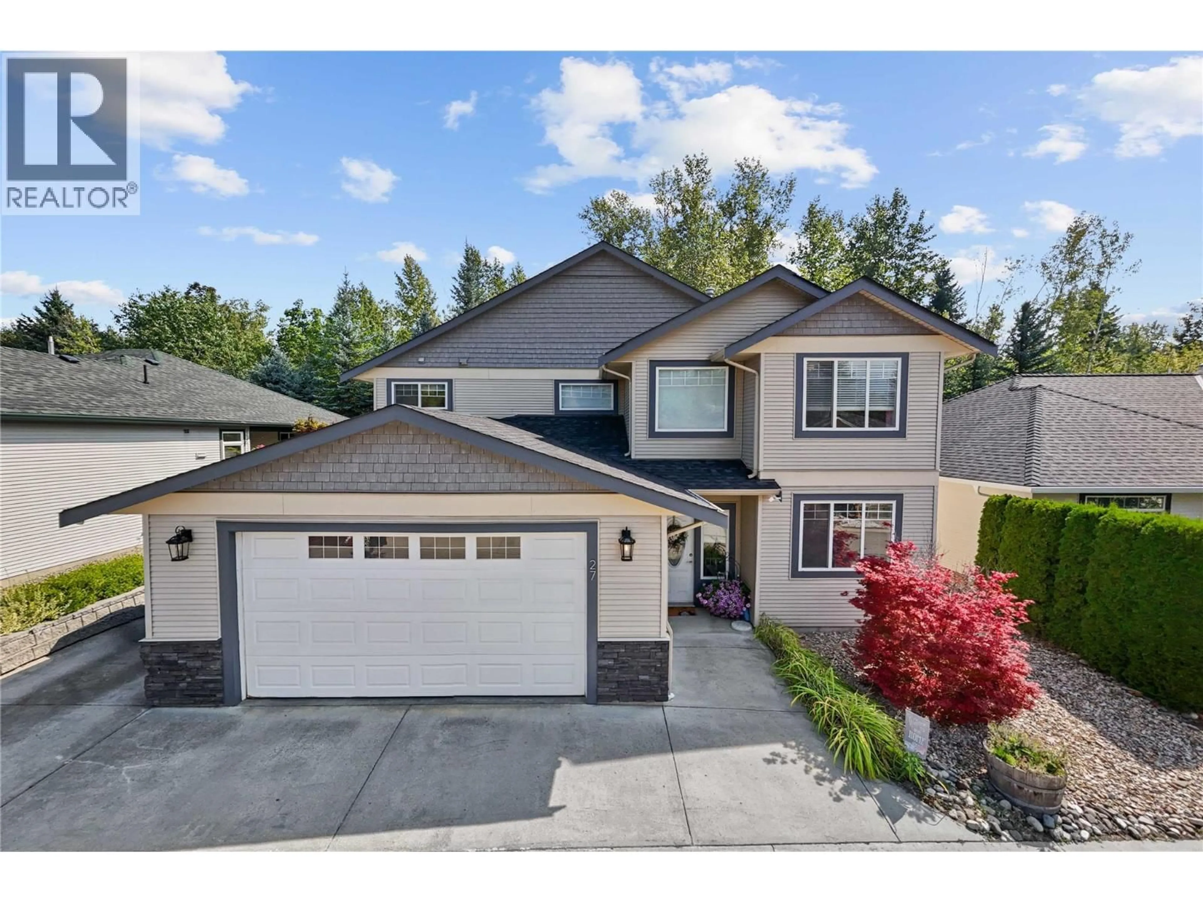 Home with vinyl exterior material, street for 27 - 801 20 STREET NORTHEAST, Salmon Arm British Columbia V1E2R7