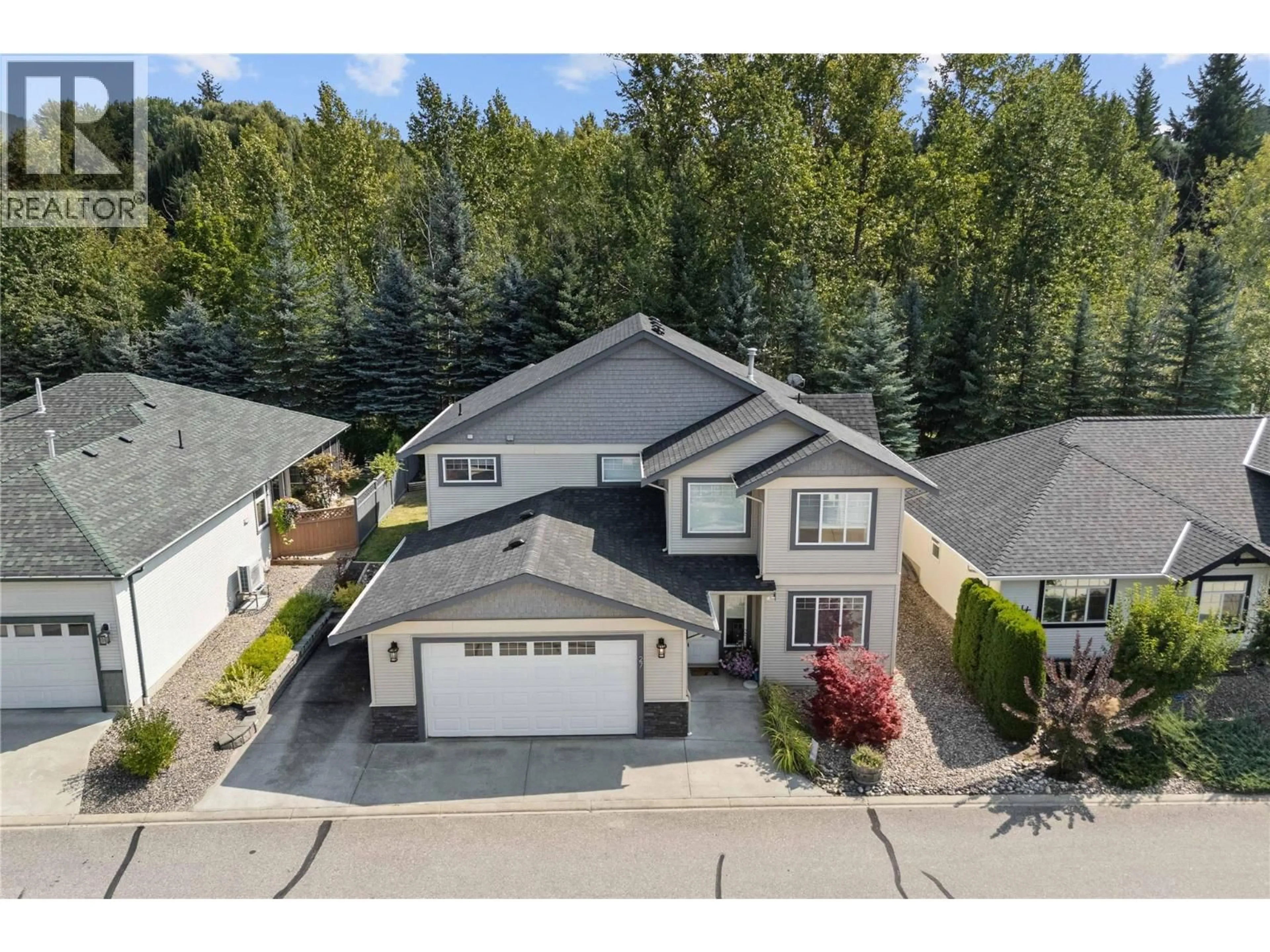 A pic from outside/outdoor area/front of a property/back of a property/a pic from drone, street for 27 - 801 20 STREET NORTHEAST, Salmon Arm British Columbia V1E2R7