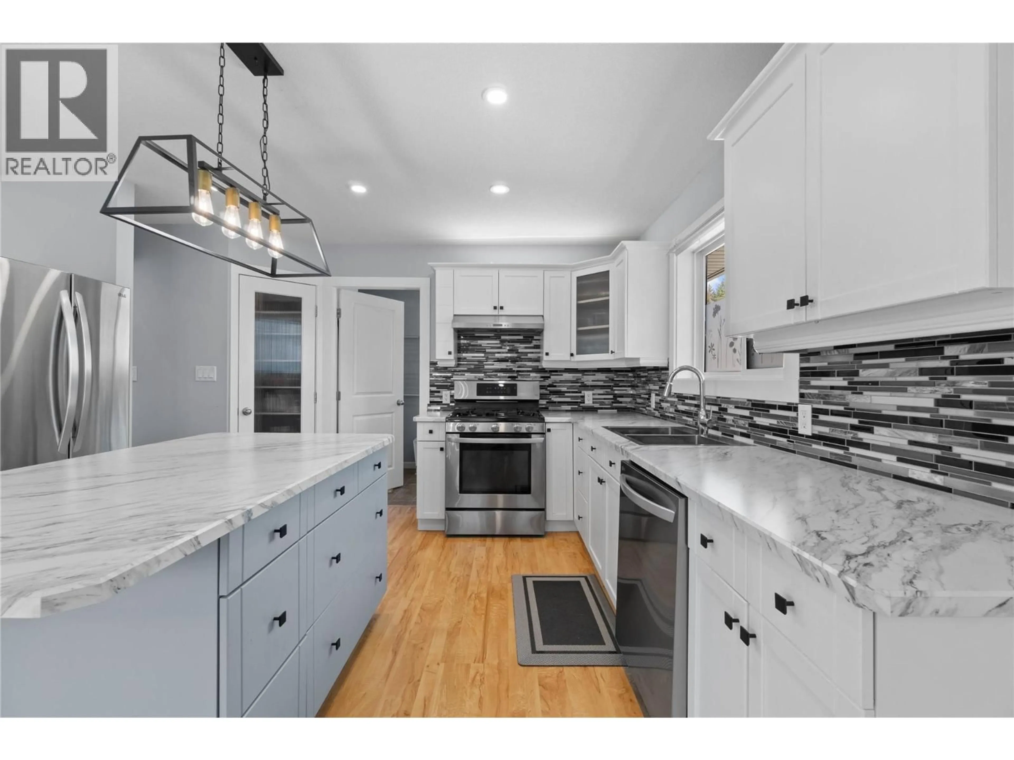 Open concept kitchen, ceramic/tile floor for 27 - 801 20 STREET NORTHEAST, Salmon Arm British Columbia V1E2R7