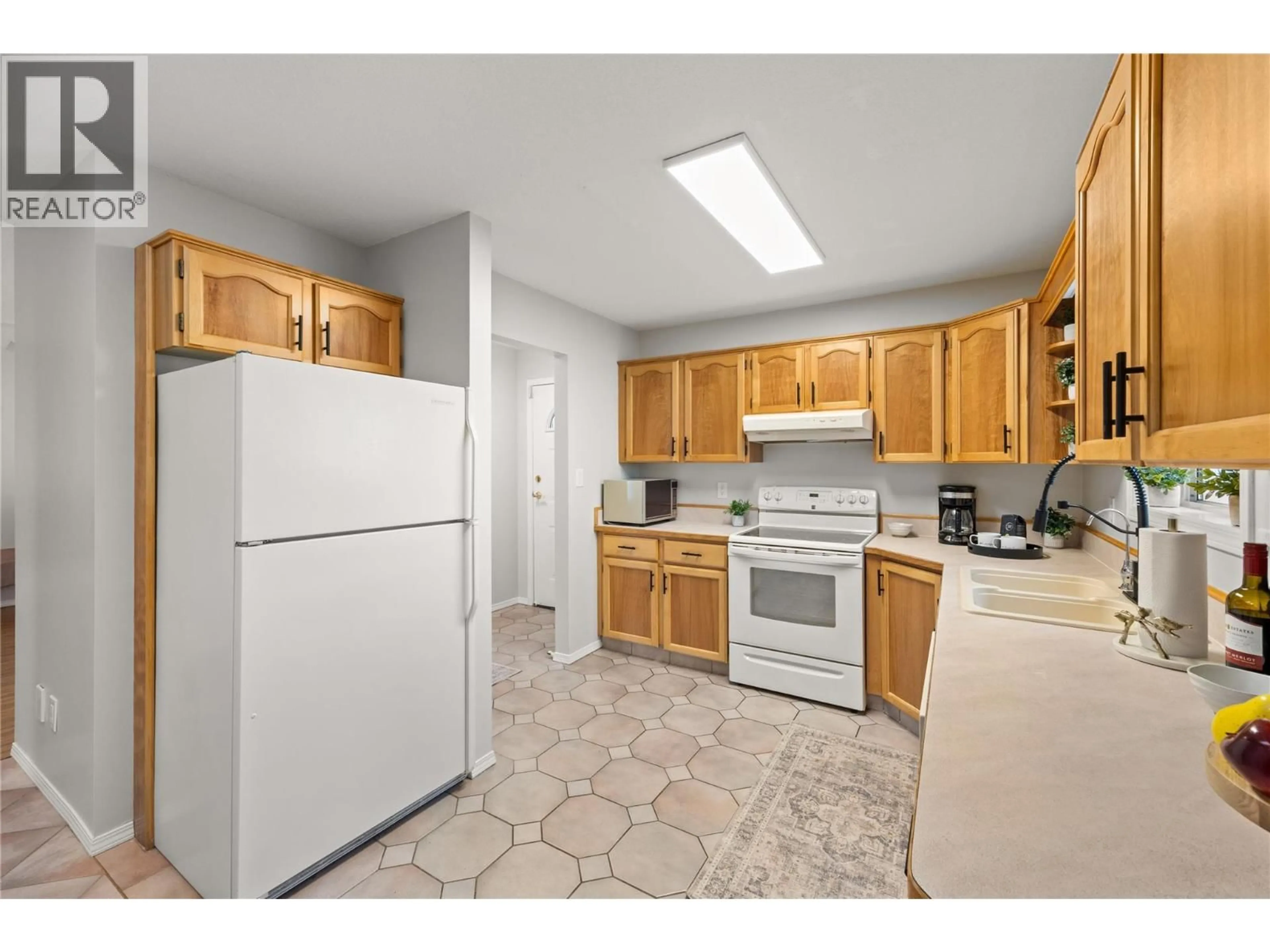 Standard kitchen, unknown for 23 - 3096 SOUTH MAIN STREET, Penticton British Columbia V2A8C1