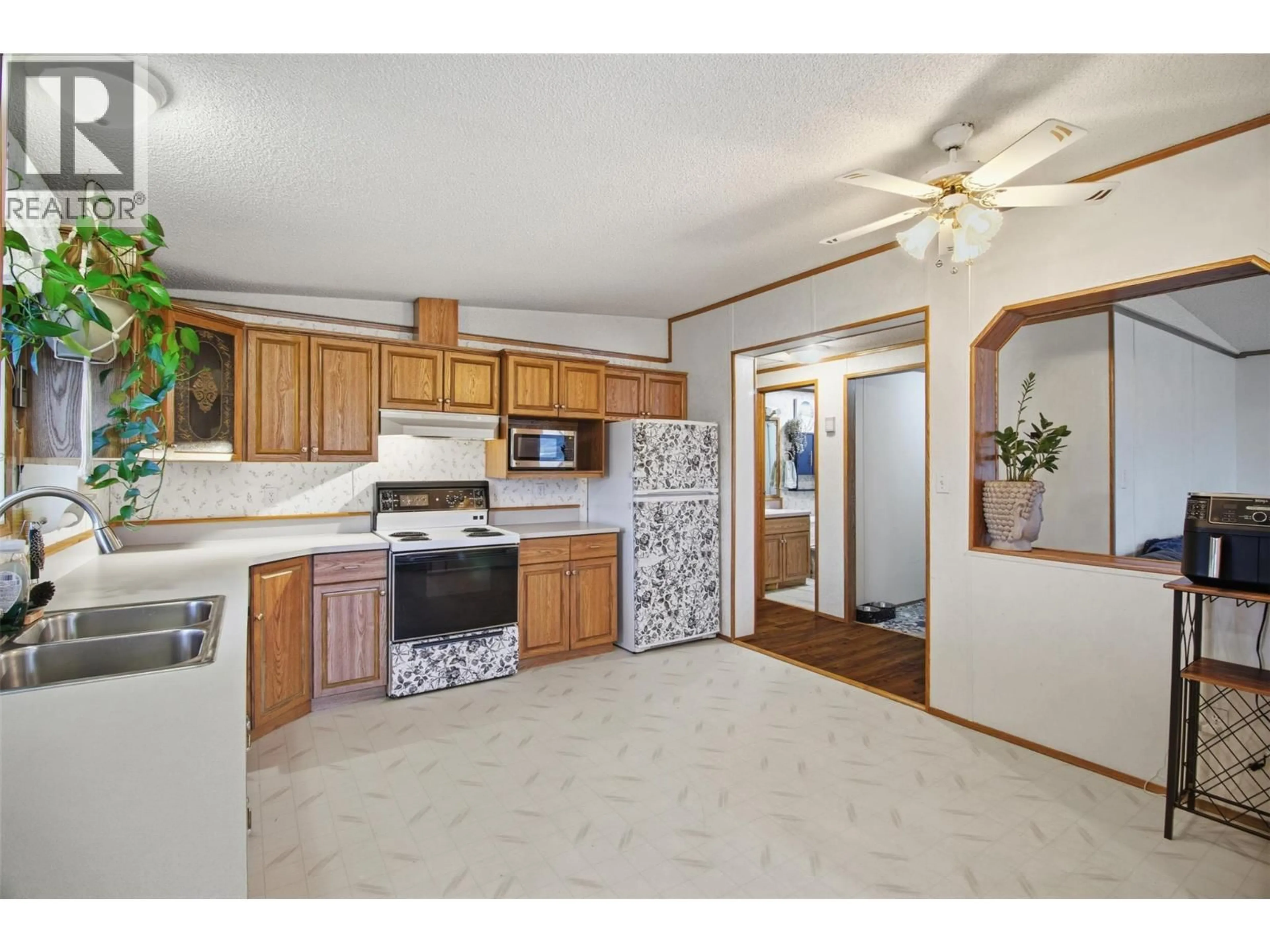 Standard kitchen, unknown for 178 - 1655 ORD ROAD, Kamloops British Columbia V2B7V6