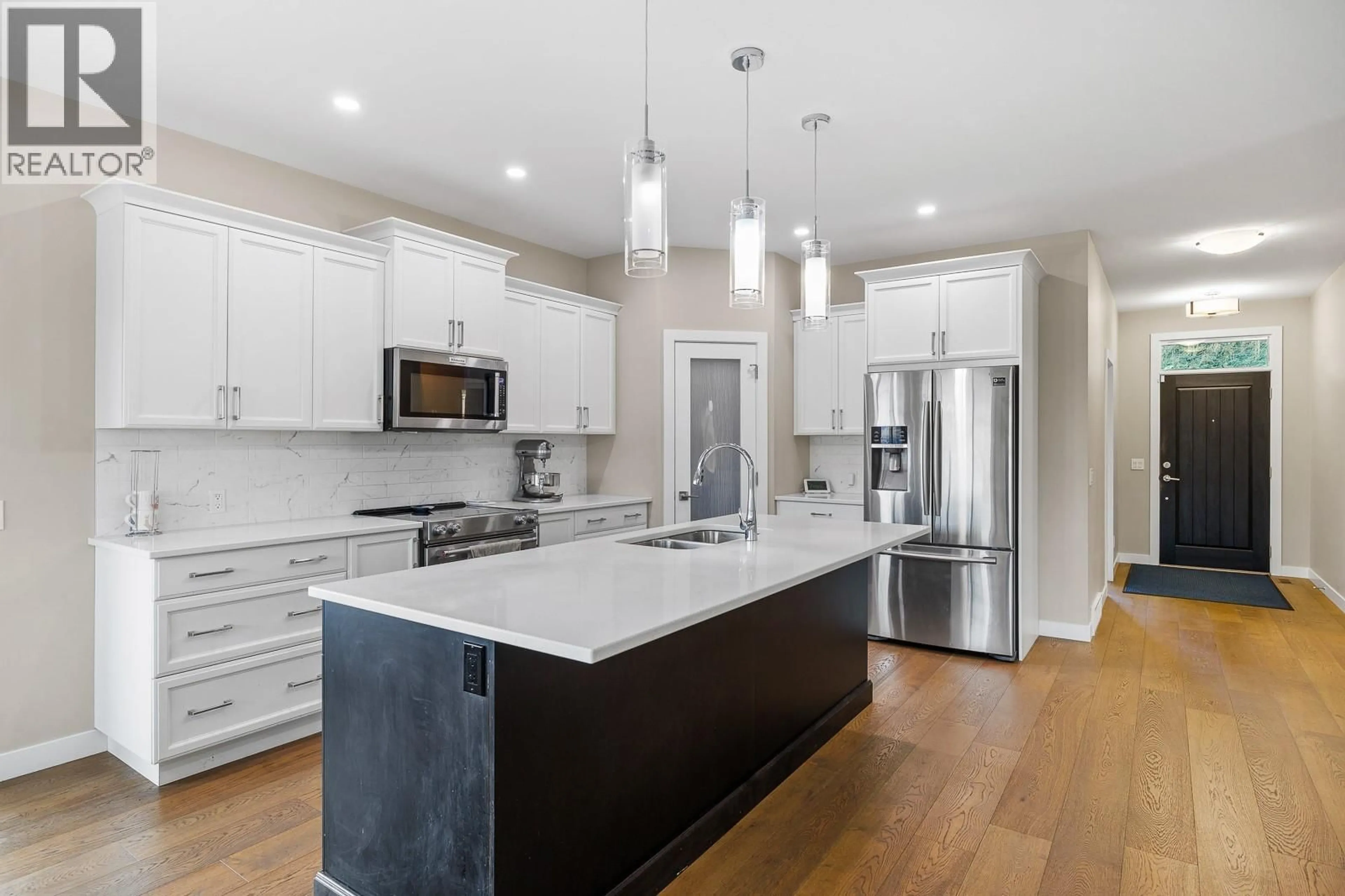Open concept kitchen, unknown for 687 ACADIA STREET, Kelowna British Columbia V1V0A8