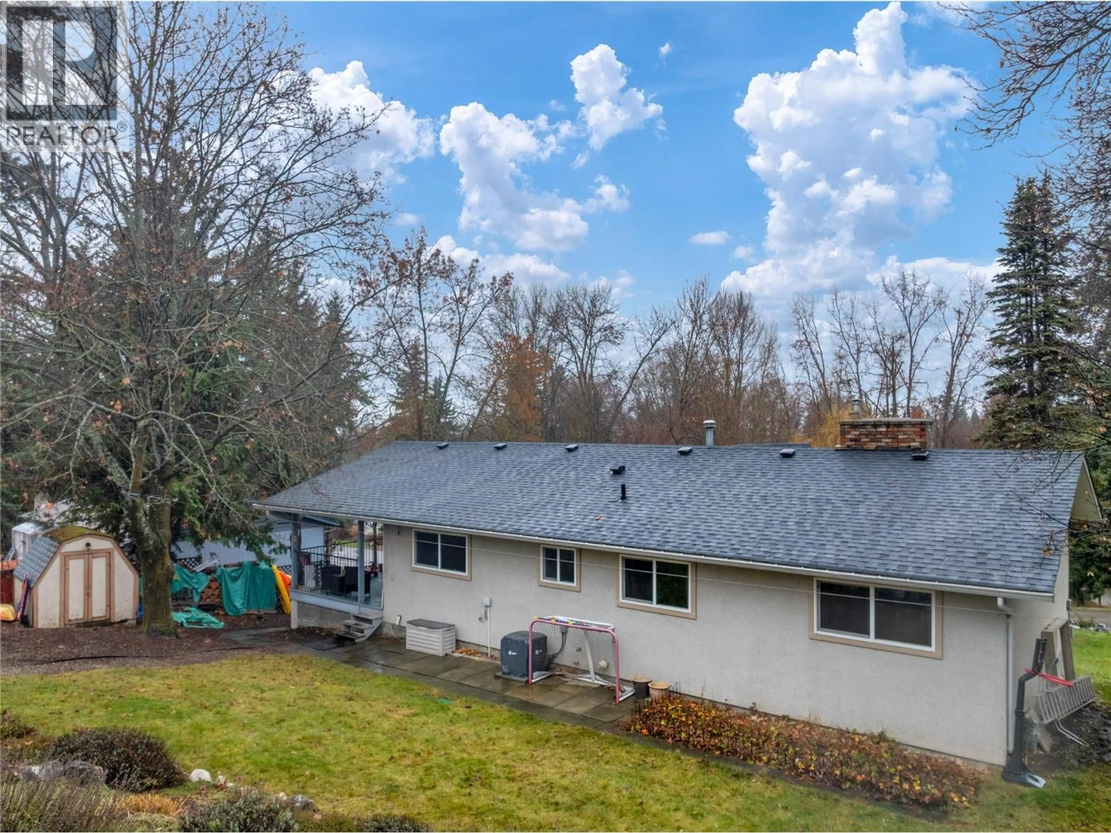 A pic from outside/outdoor area/front of a property/back of a property/a pic from drone, unknown for 2150 1 AVENUE NORTHEAST, Salmon Arm British Columbia V1E1Z4