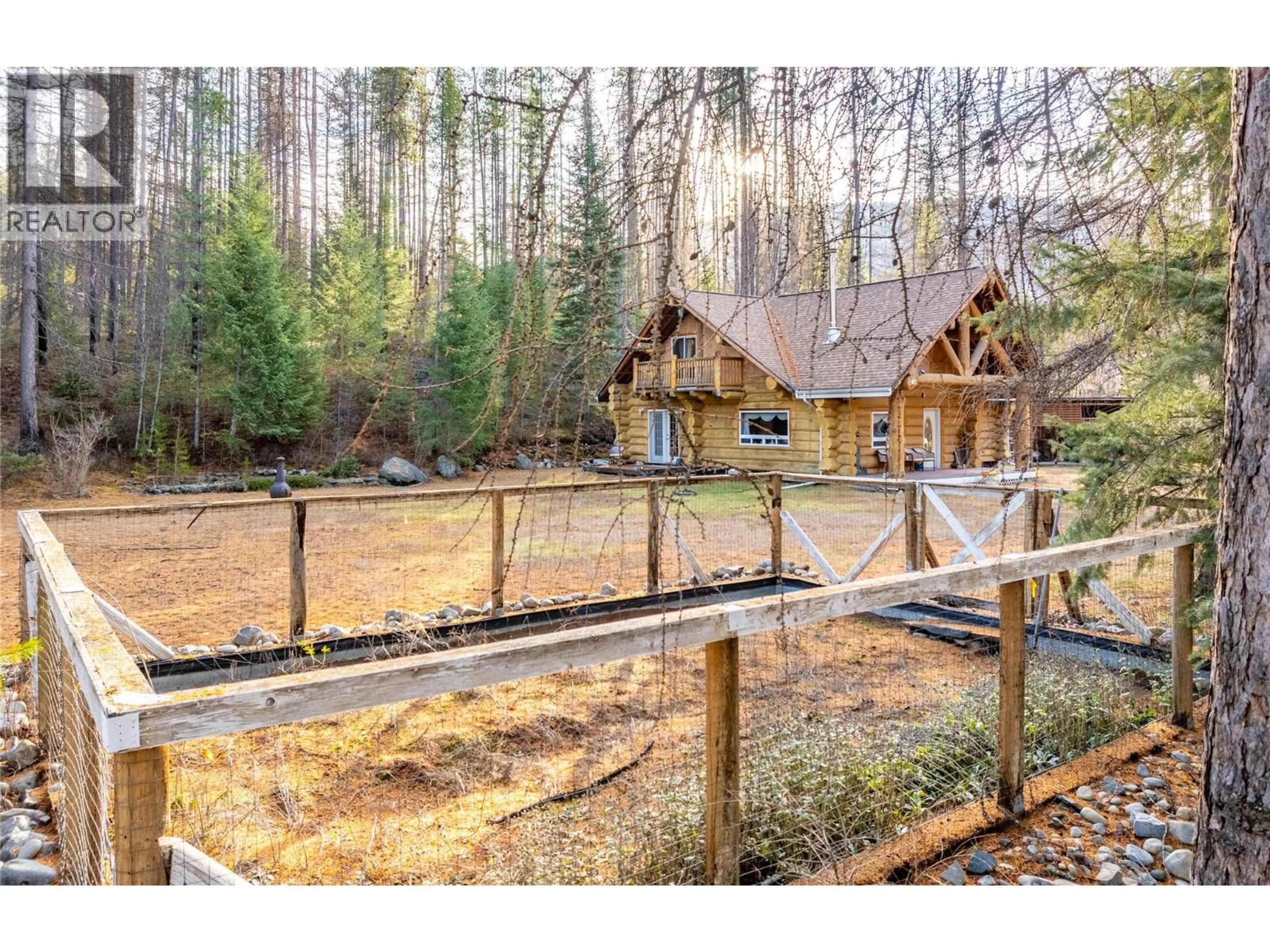 A pic from outside/outdoor area/front of a property/back of a property/a pic from drone, unknown for 7349 MAJESTIC ROAD, Kingsgate British Columbia V0B1V1