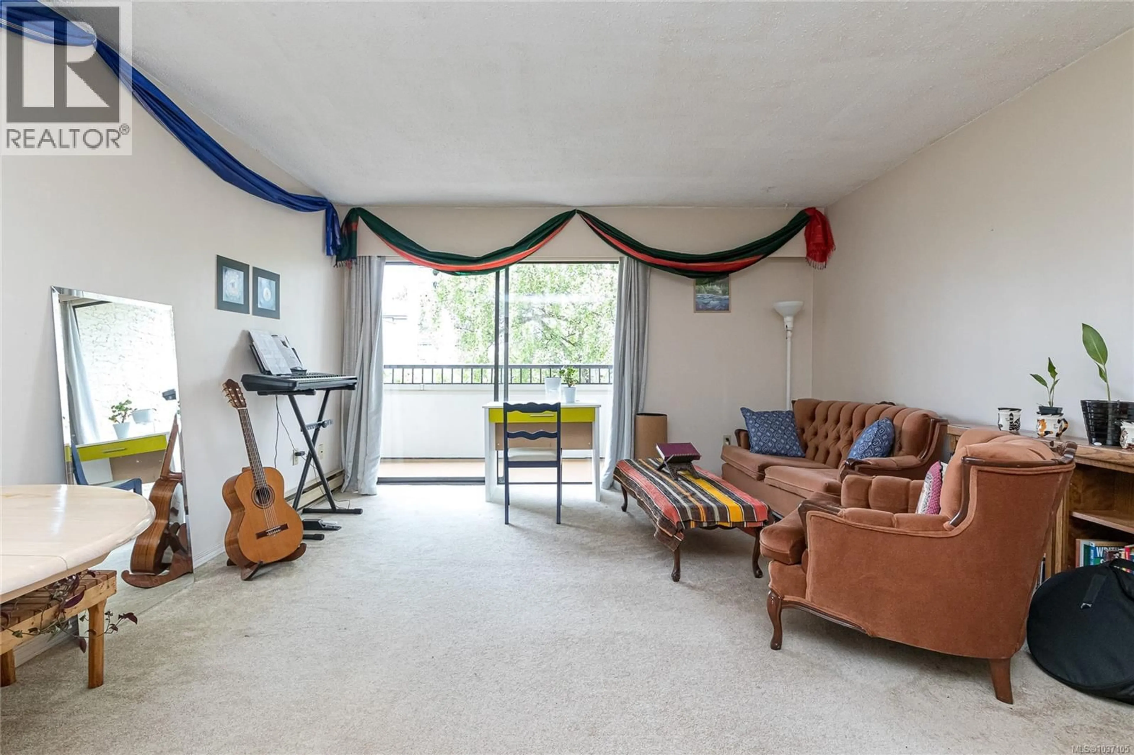 Living room with furniture, unknown for 307 - 1615 BELCHER AVENUE, Victoria British Columbia V8R4N2