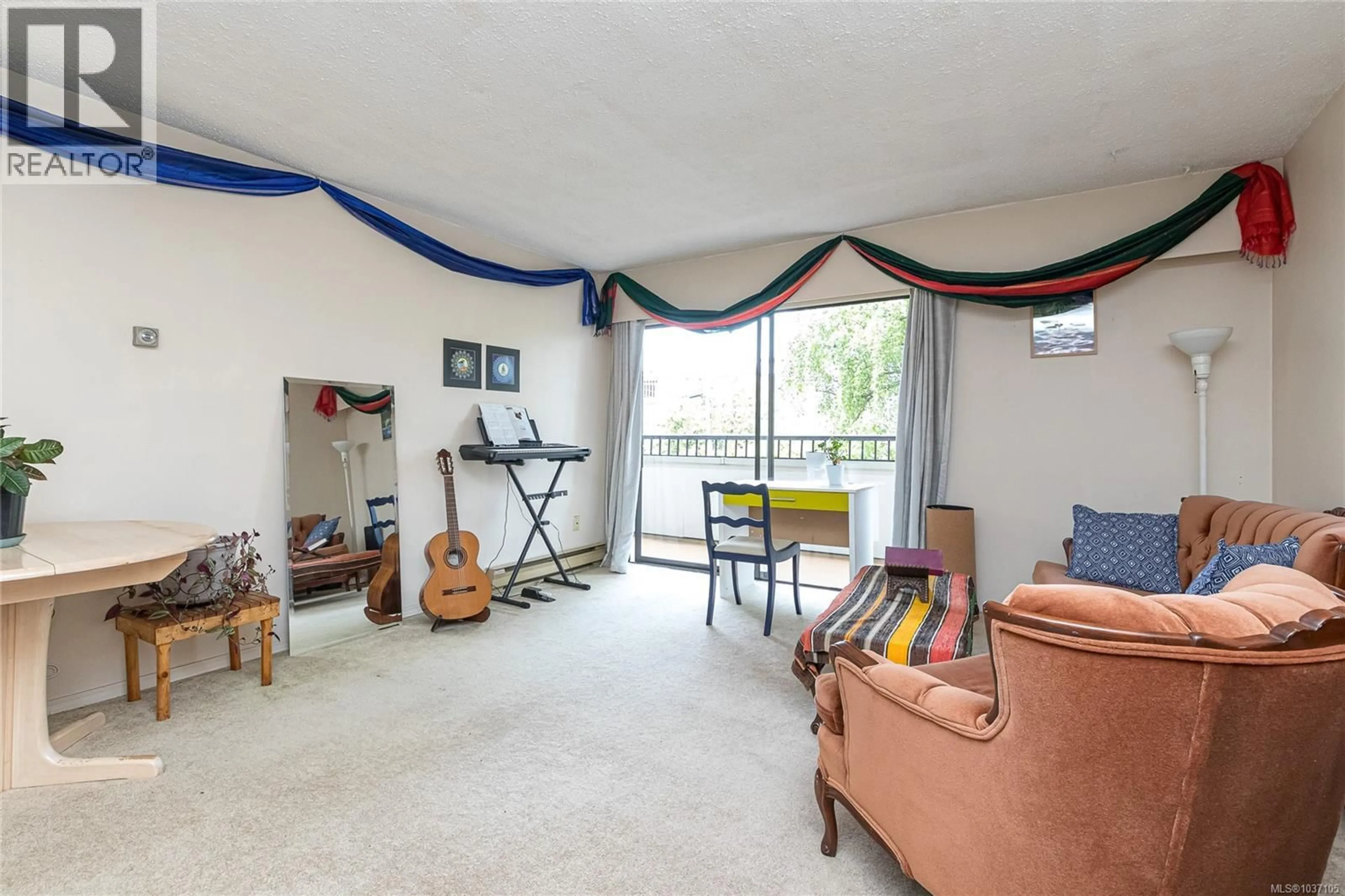 Living room with furniture, unknown for 307 - 1615 BELCHER AVENUE, Victoria British Columbia V8R4N2