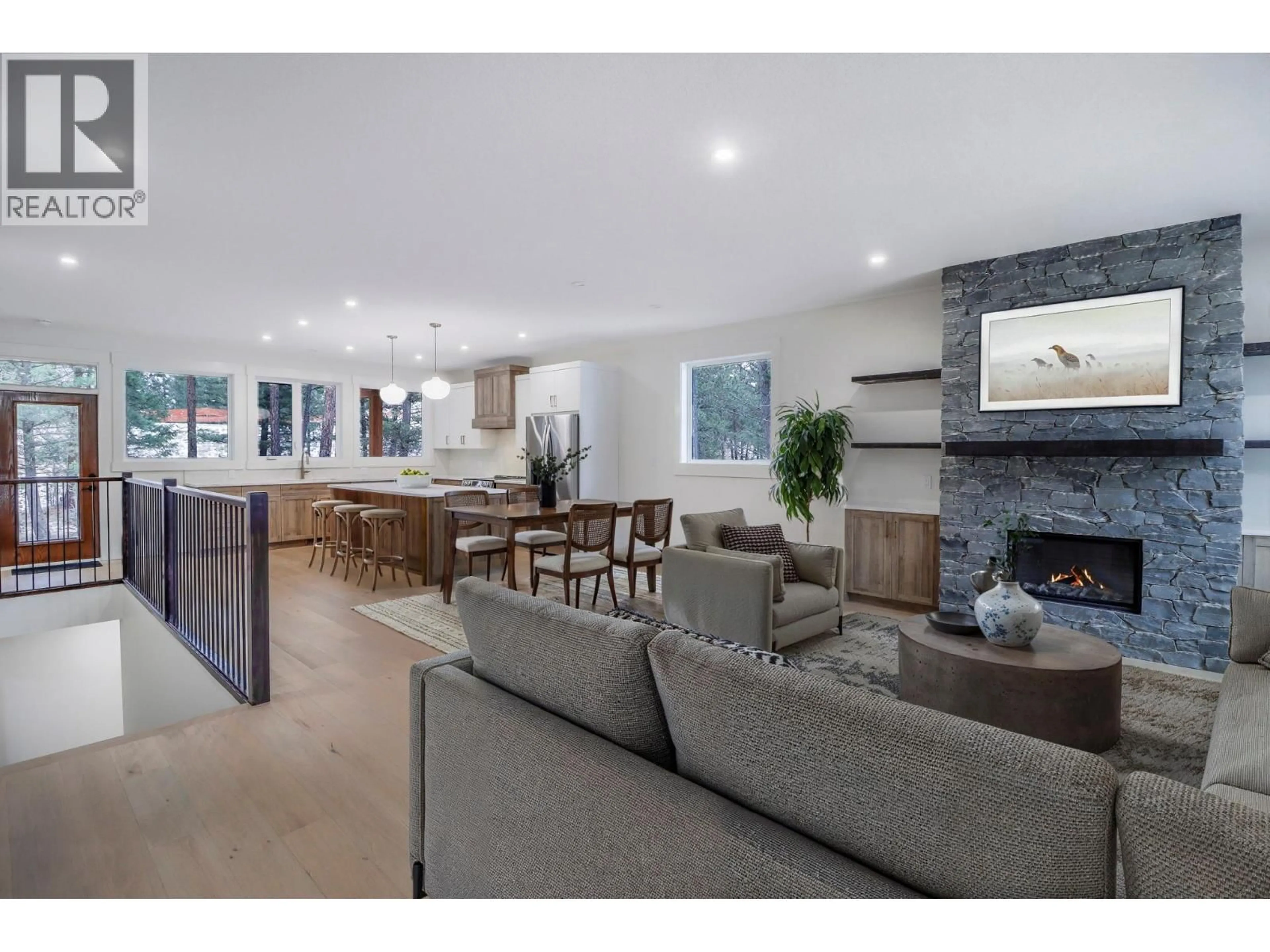 Open concept kitchen, unknown for 128 SHADOW MOUNTAIN BOULEVARD, Cranbrook British Columbia V1C0C6