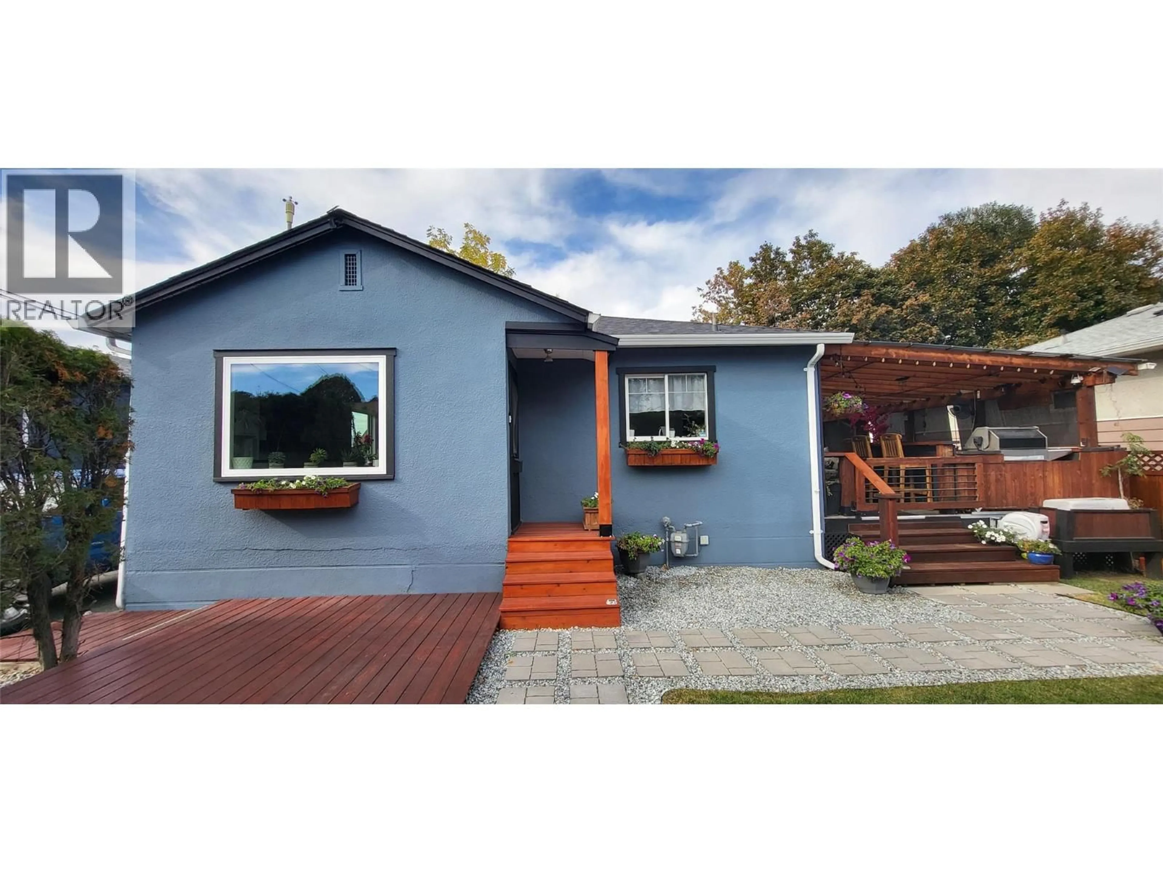 Home with vinyl exterior material, street for 3930 26 STREET, Vernon British Columbia V1T4V4