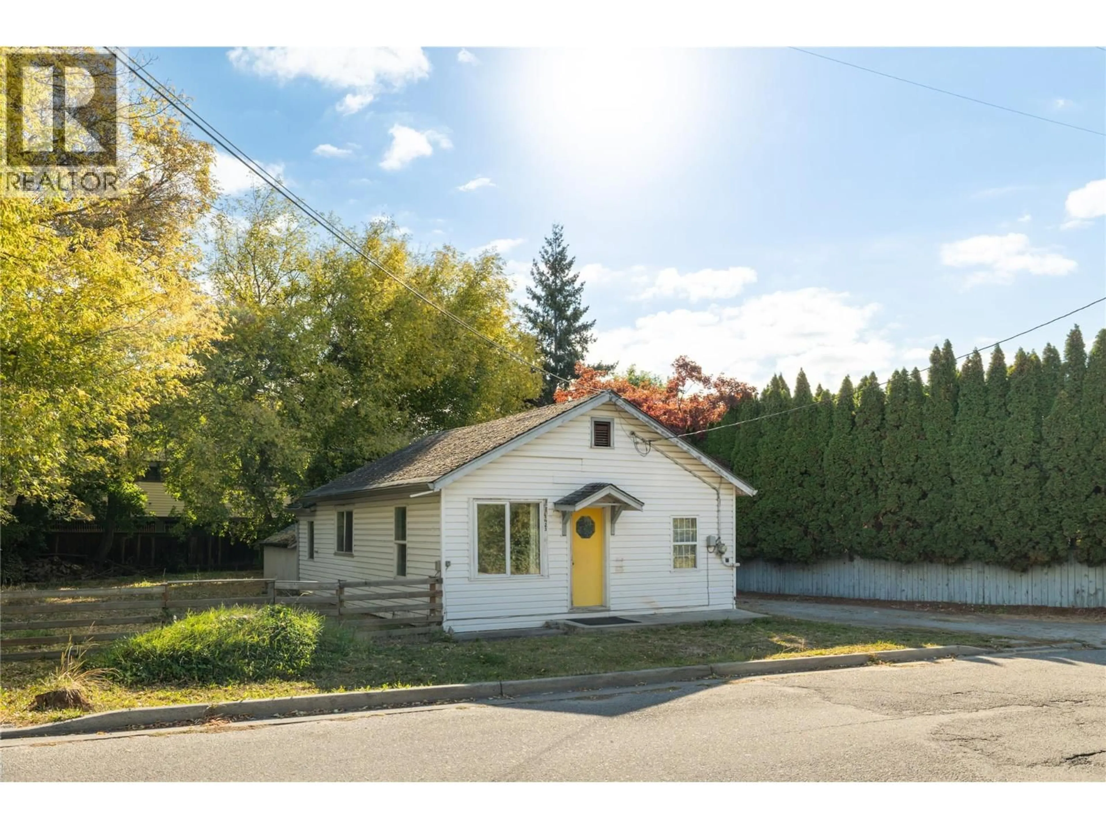 Unknown for 1923 LINDAHL STREET, Kelowna British Columbia V1Y3Z6