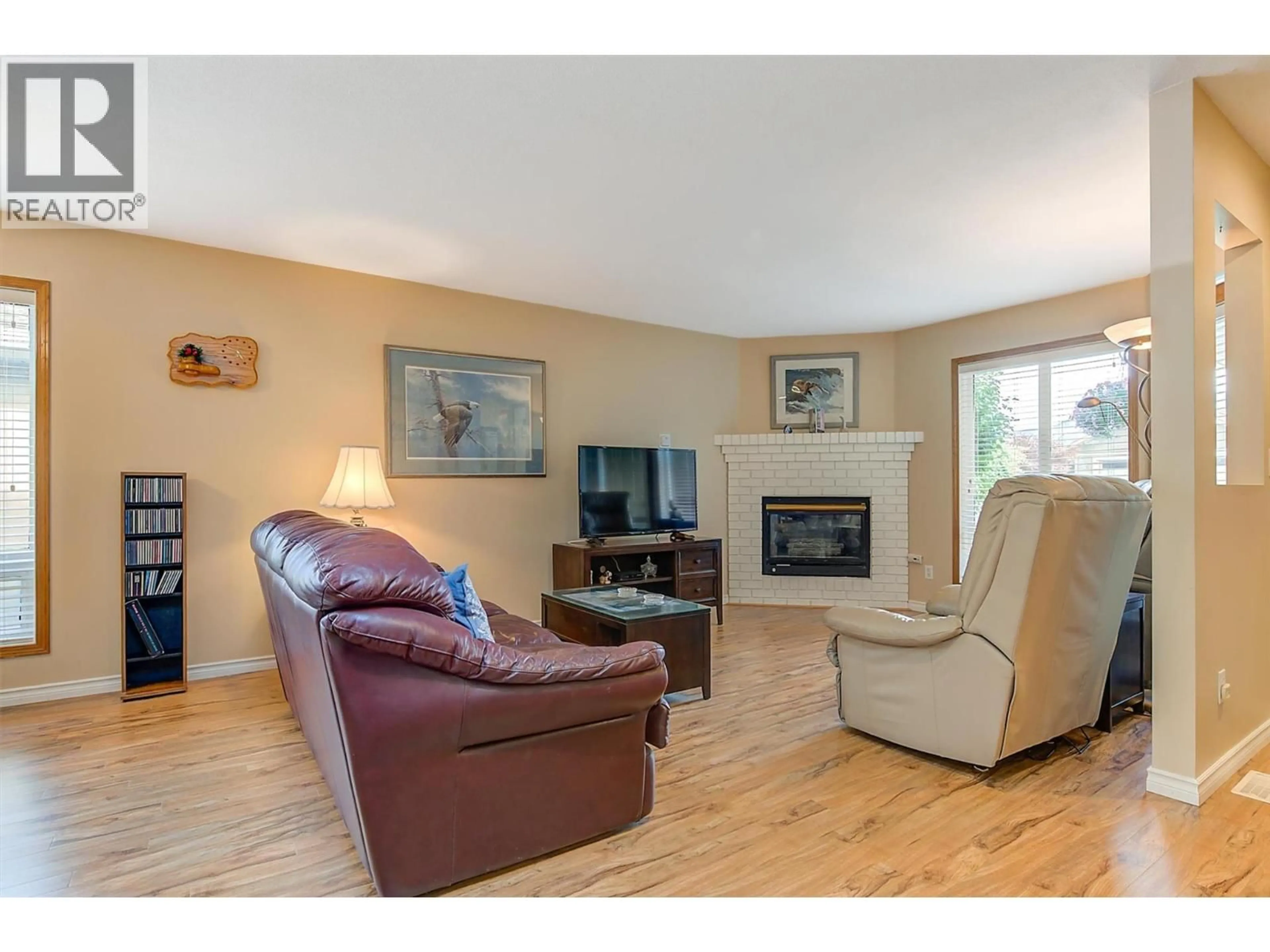 Living room with furniture, wood/laminate floor for 125 - 4035 GELLATLY ROAD SOUTH, West Kelowna British Columbia V4T1R7