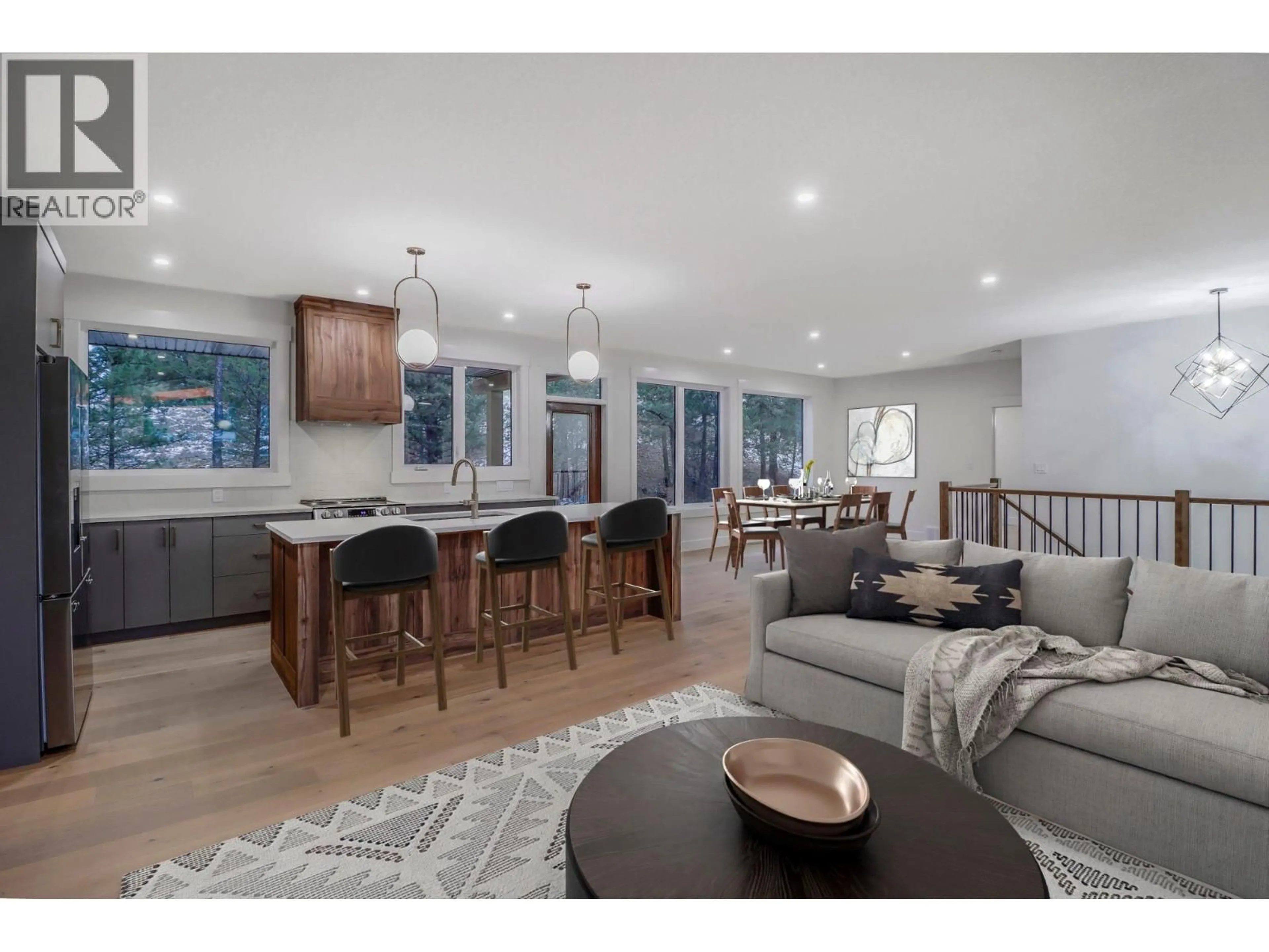 Open concept kitchen, unknown for 136 SHADOW MOUNTAIN BOULEVARD, Cranbrook British Columbia V1C0C6