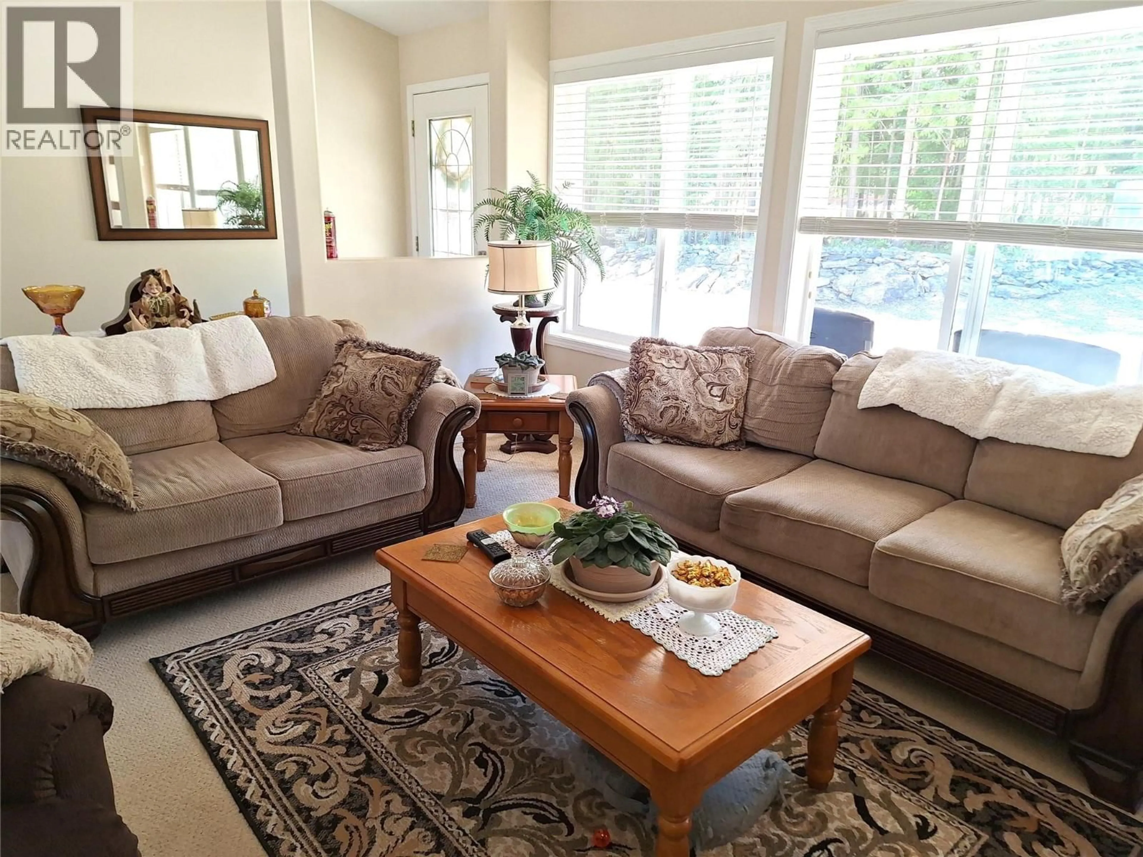 Living room with furniture, wood/laminate floor for 1406 HUCKLEBERRY DRIVE, Sorrento British Columbia V0E2W1