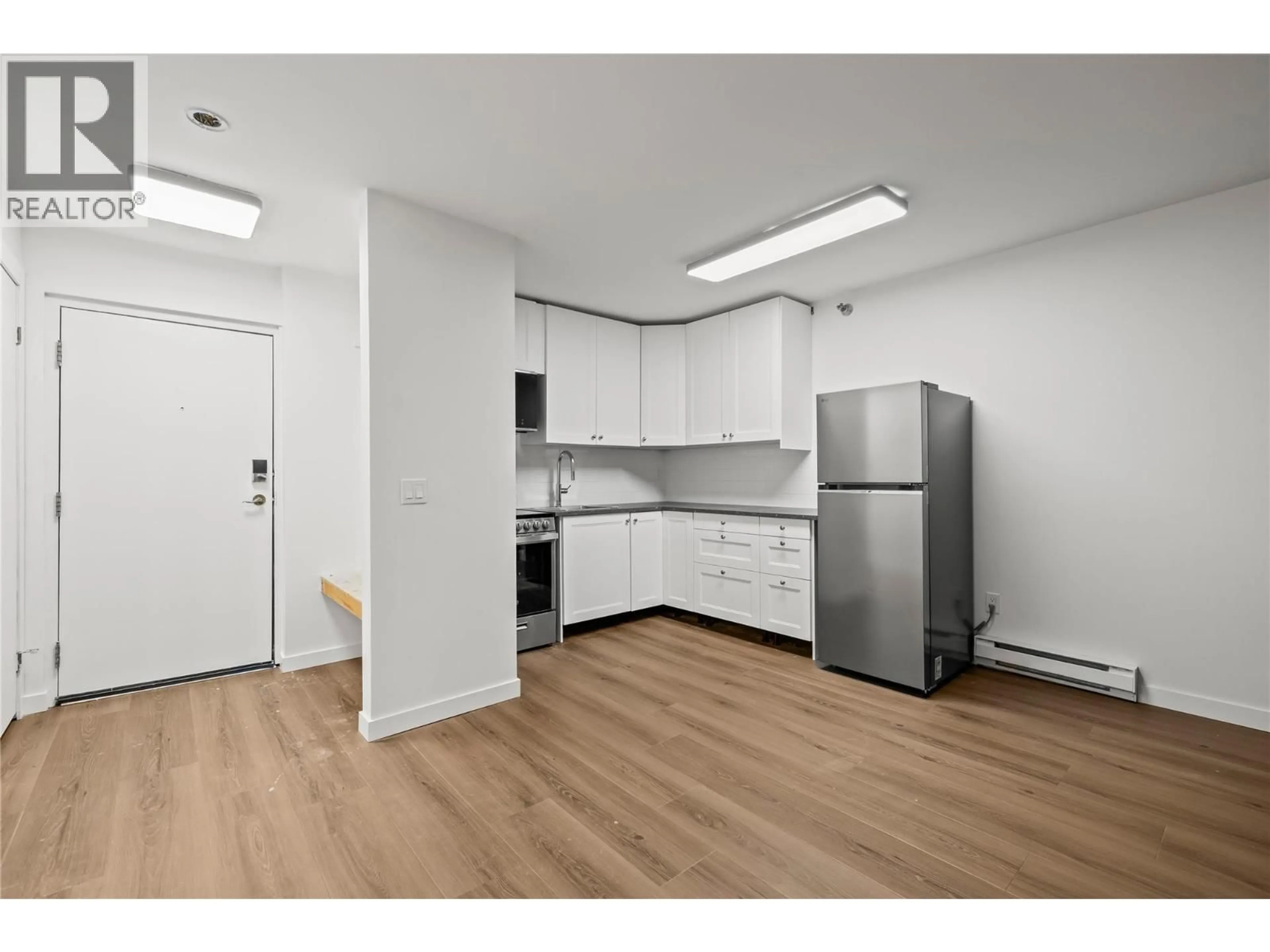 Standard kitchen, wood/laminate floor for 327 - 20 KETTLEVIEW ROAD, Big White British Columbia V1Y4C9