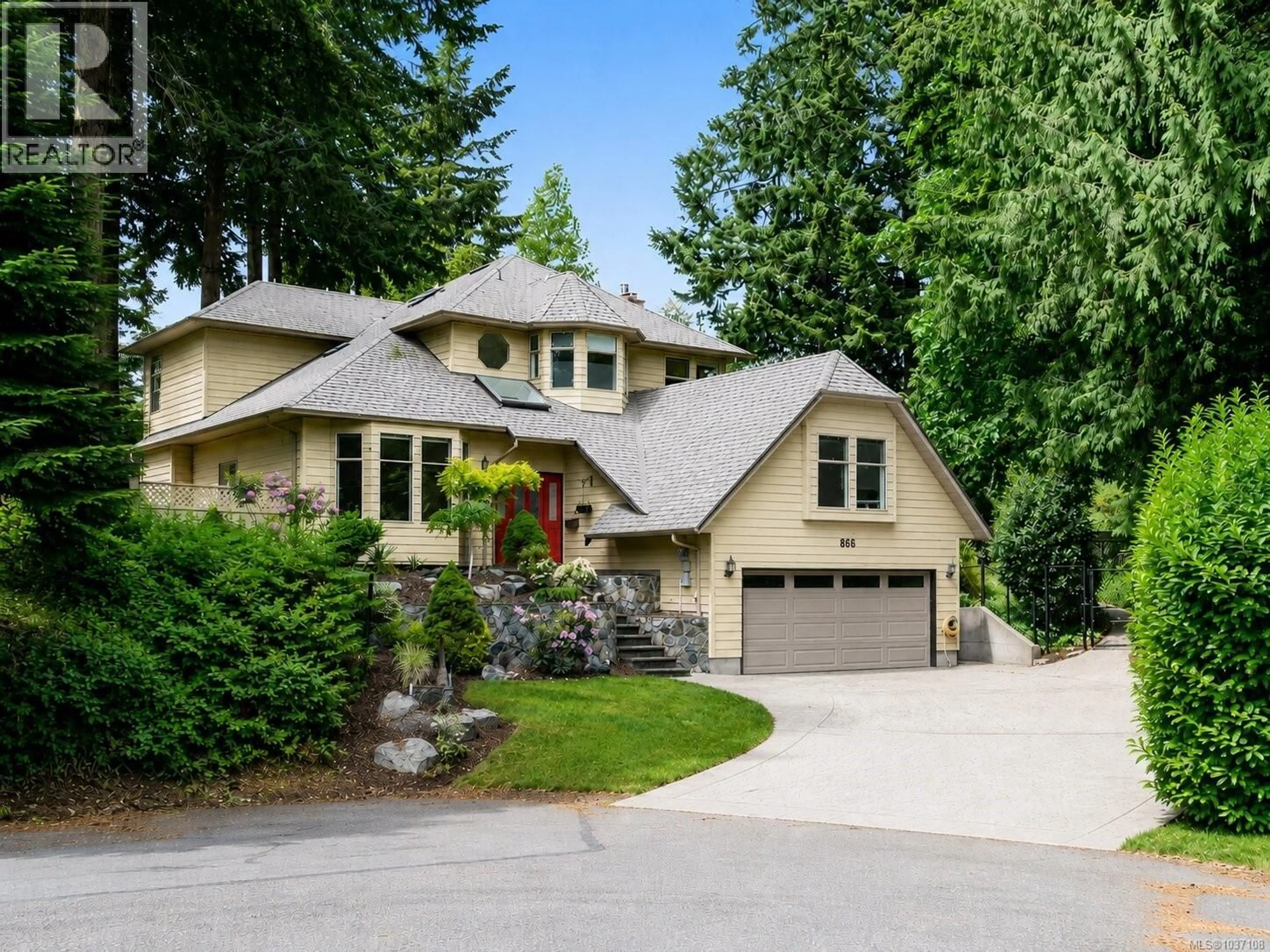Home with vinyl exterior material, street for 866 CAMBRIA WOOD COURT, Saanich British Columbia V8Y3J1