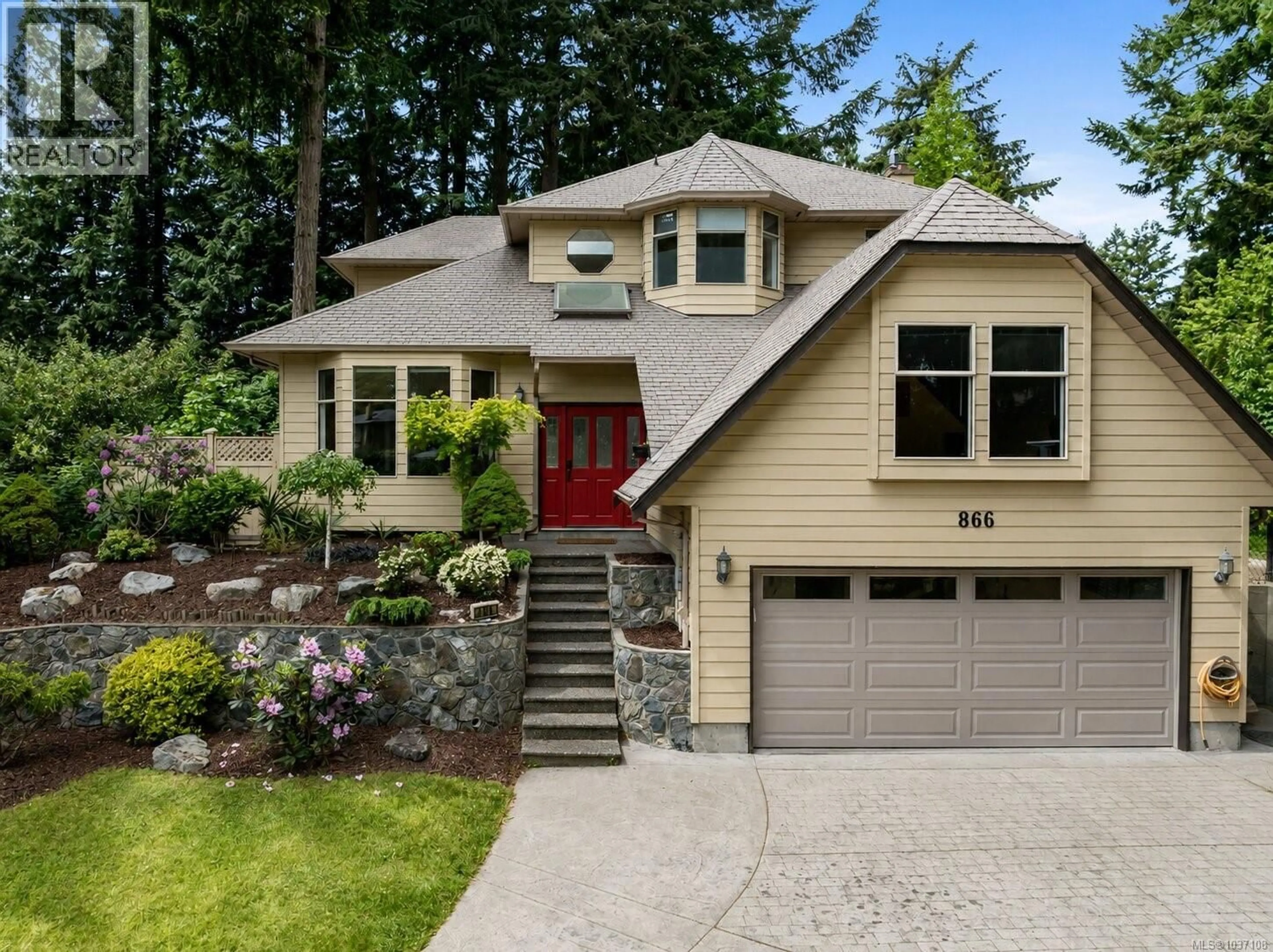 Home with vinyl exterior material, street for 866 CAMBRIA WOOD COURT, Saanich British Columbia V8Y3J1