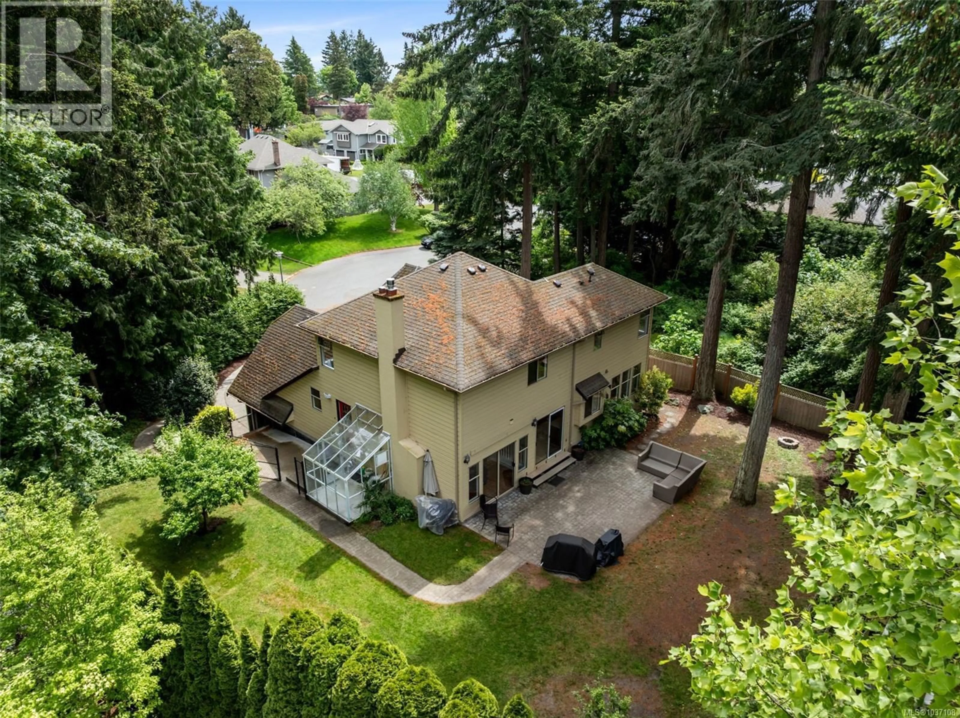 A pic from outside/outdoor area/front of a property/back of a property/a pic from drone, street for 866 CAMBRIA WOOD COURT, Saanich British Columbia V8Y3J1