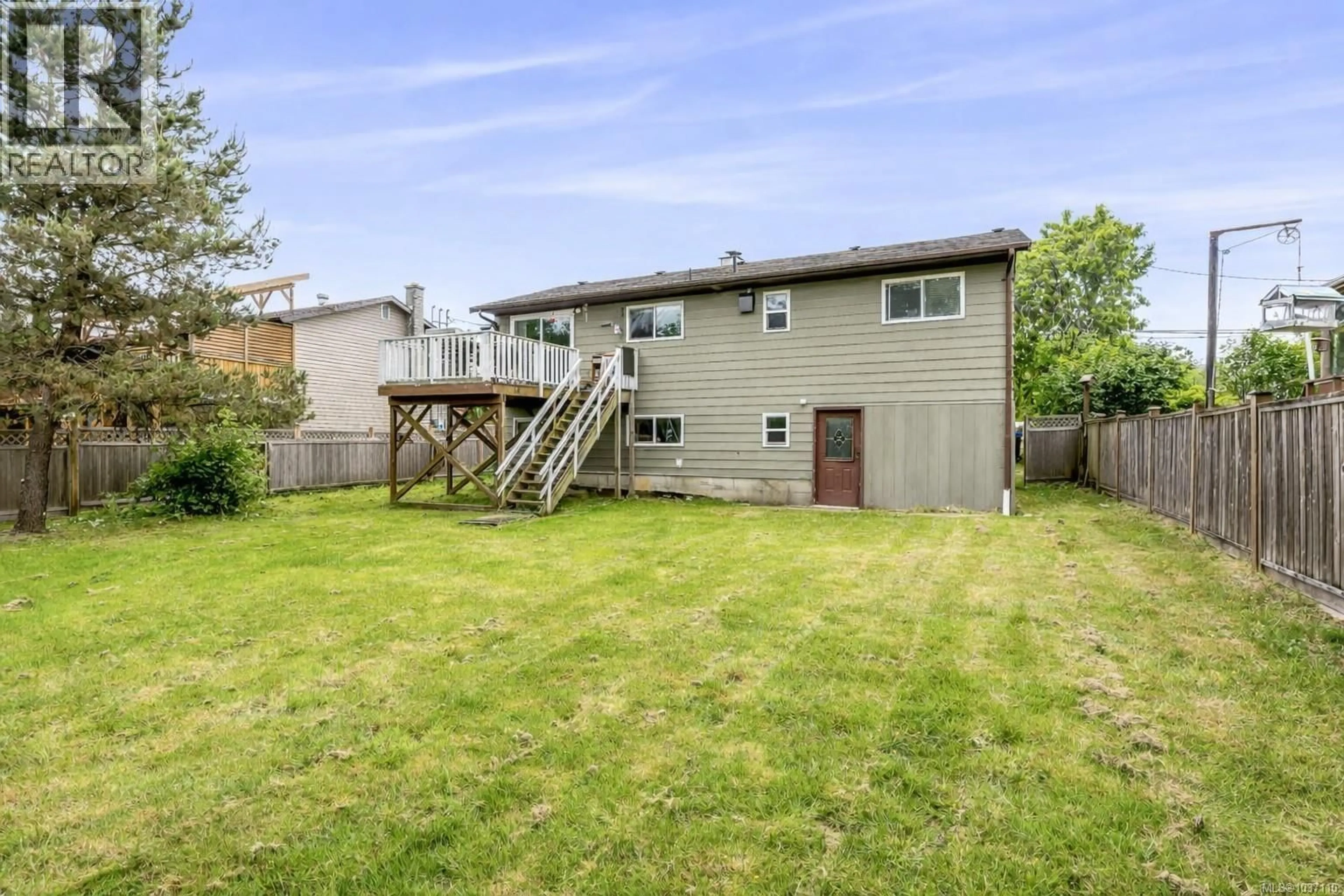 A pic from outside/outdoor area/front of a property/back of a property/a pic from drone, unknown for 2442 FITZGERALD AVENUE, Courtenay British Columbia V9N8K8