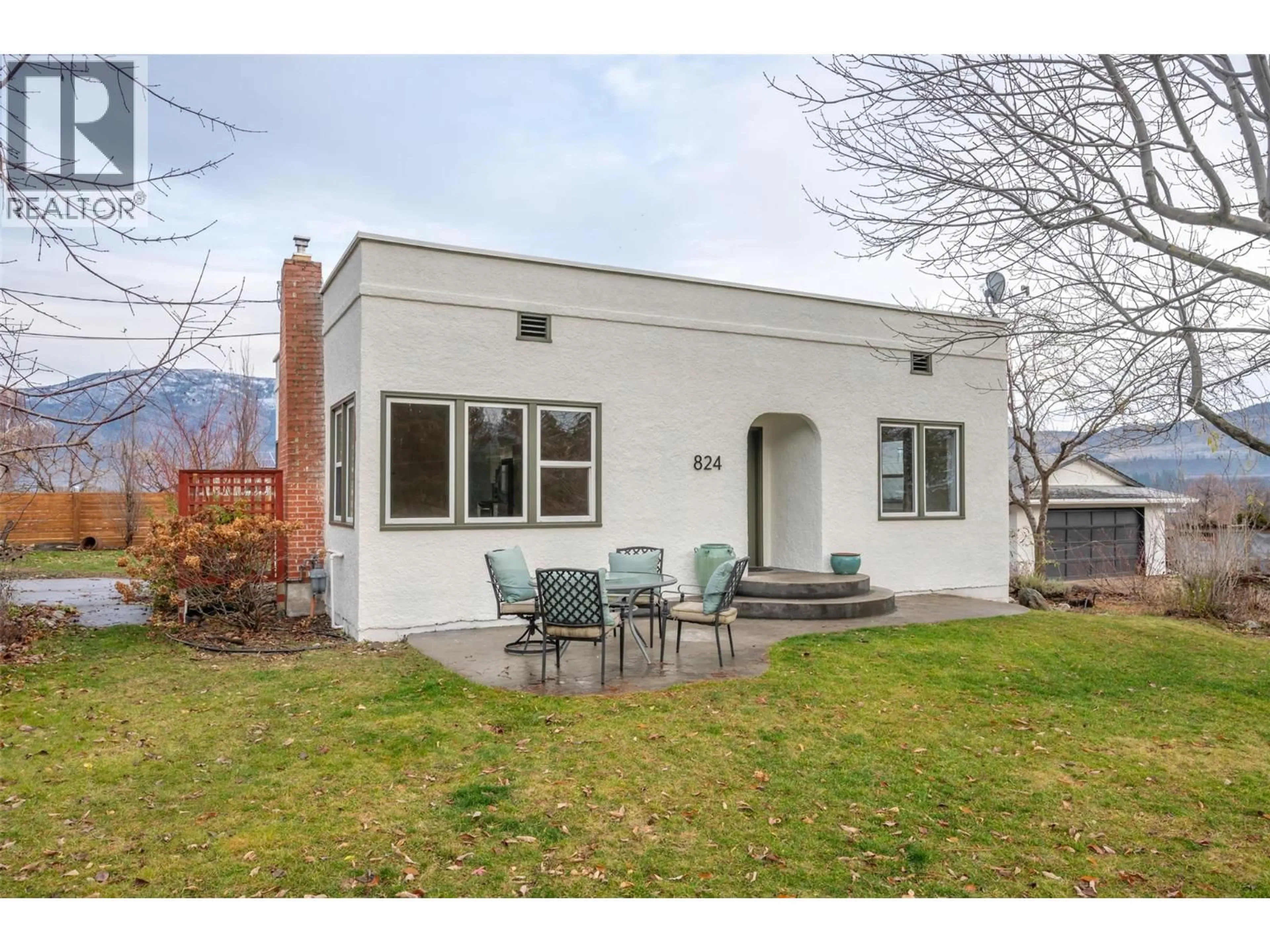 Home with brick exterior material, street for 824 ROAD 2 OTHER, Oliver British Columbia V0H1T1