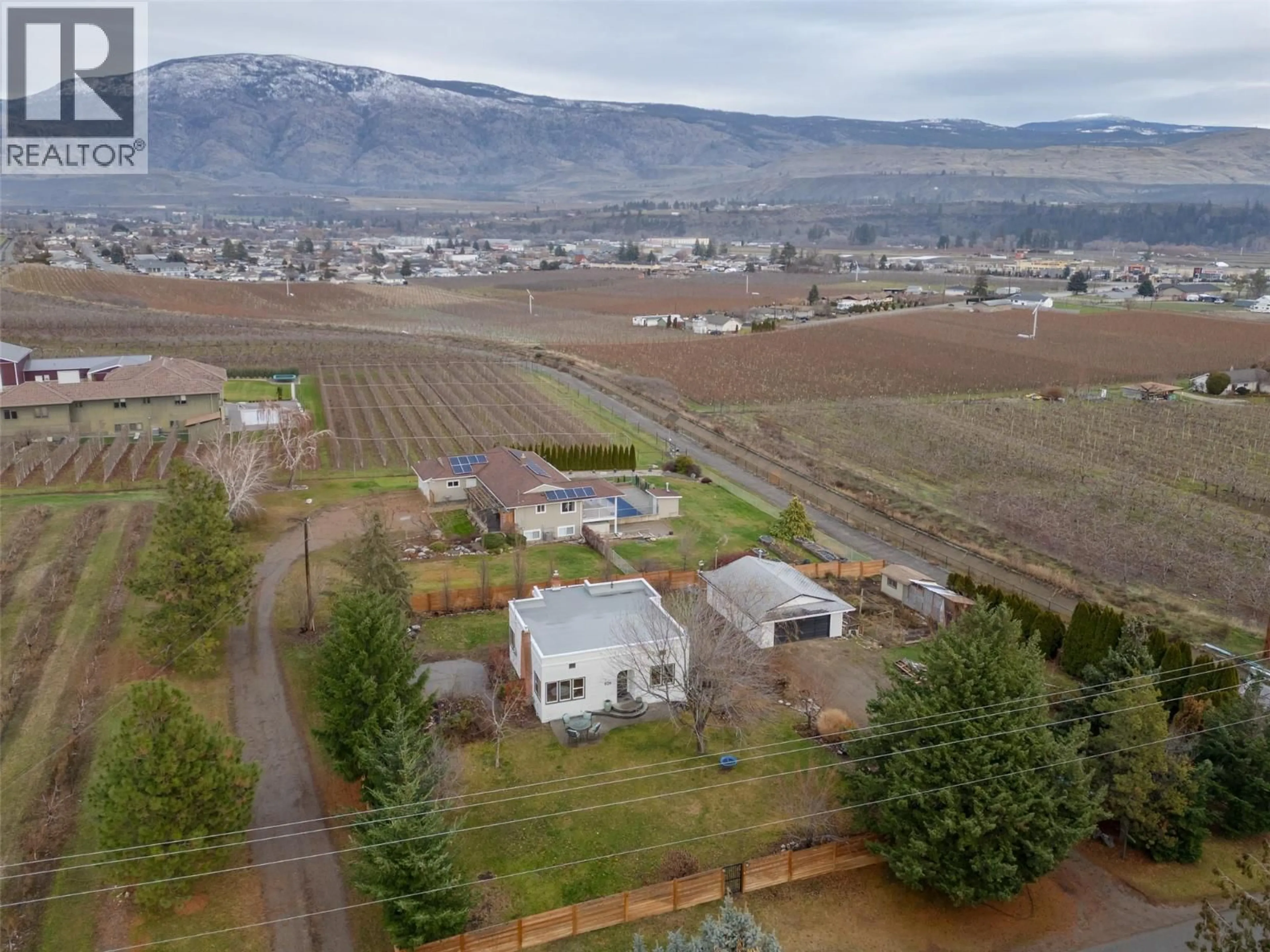 A pic from outside/outdoor area/front of a property/back of a property/a pic from drone, mountain view for 824 ROAD 2 OTHER, Oliver British Columbia V0H1T1