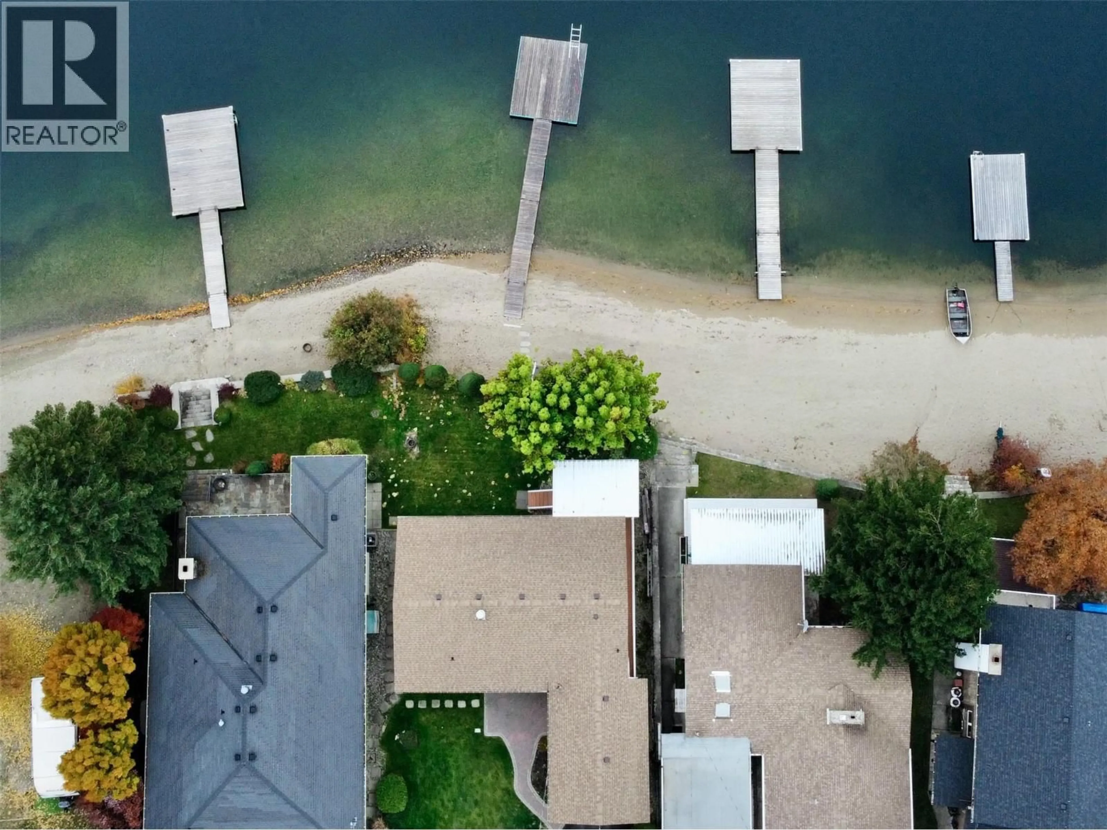 A pic from outside/outdoor area/front of a property/back of a property/a pic from drone, water/lake/river/ocean view for 1995 KELLY COURT, Christina Lake British Columbia V0H1E0