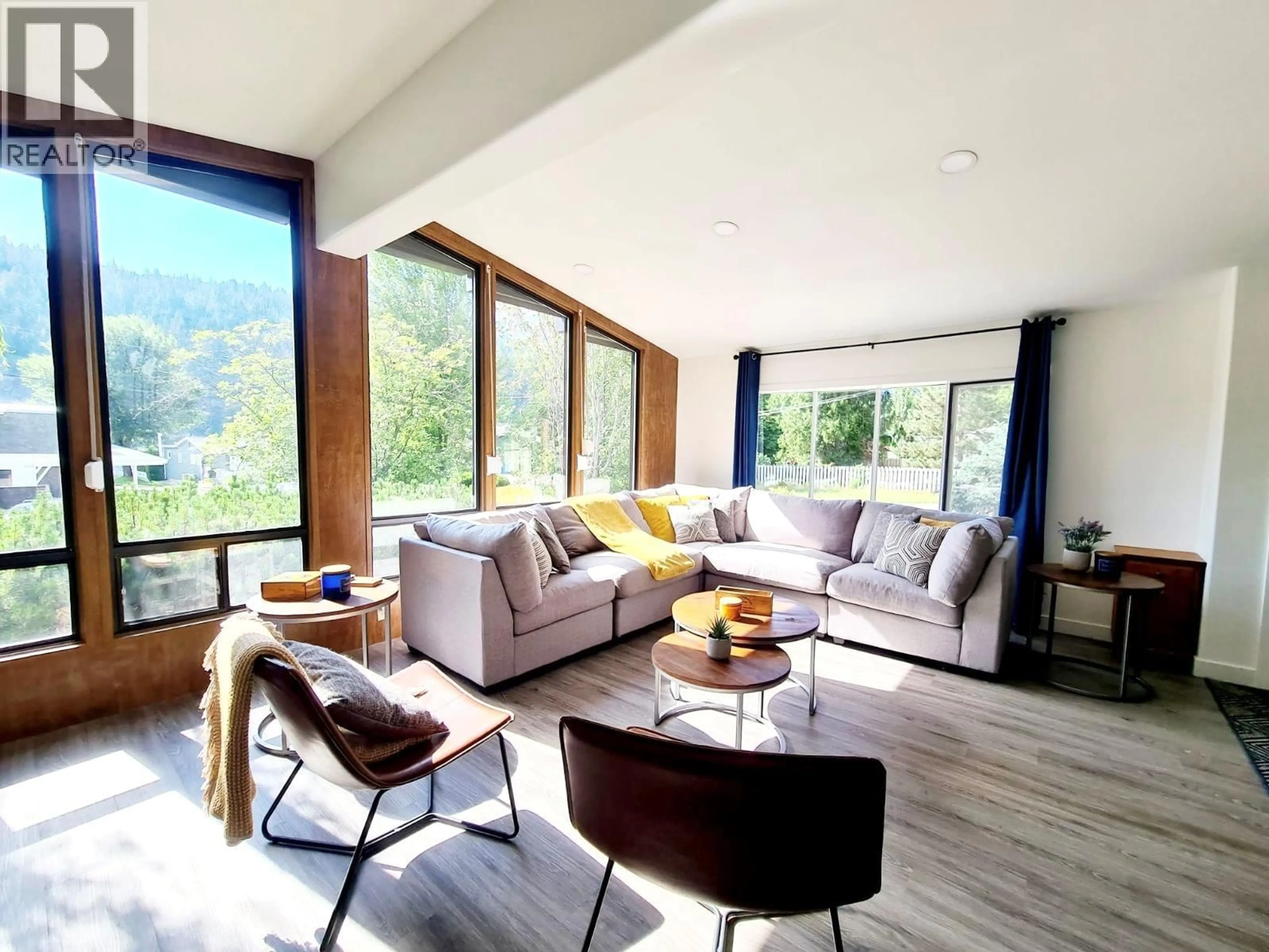 Living room with furniture, wood/laminate floor for 8936 SWANSHORE ROAD, Swansea Point British Columbia V0E2K2