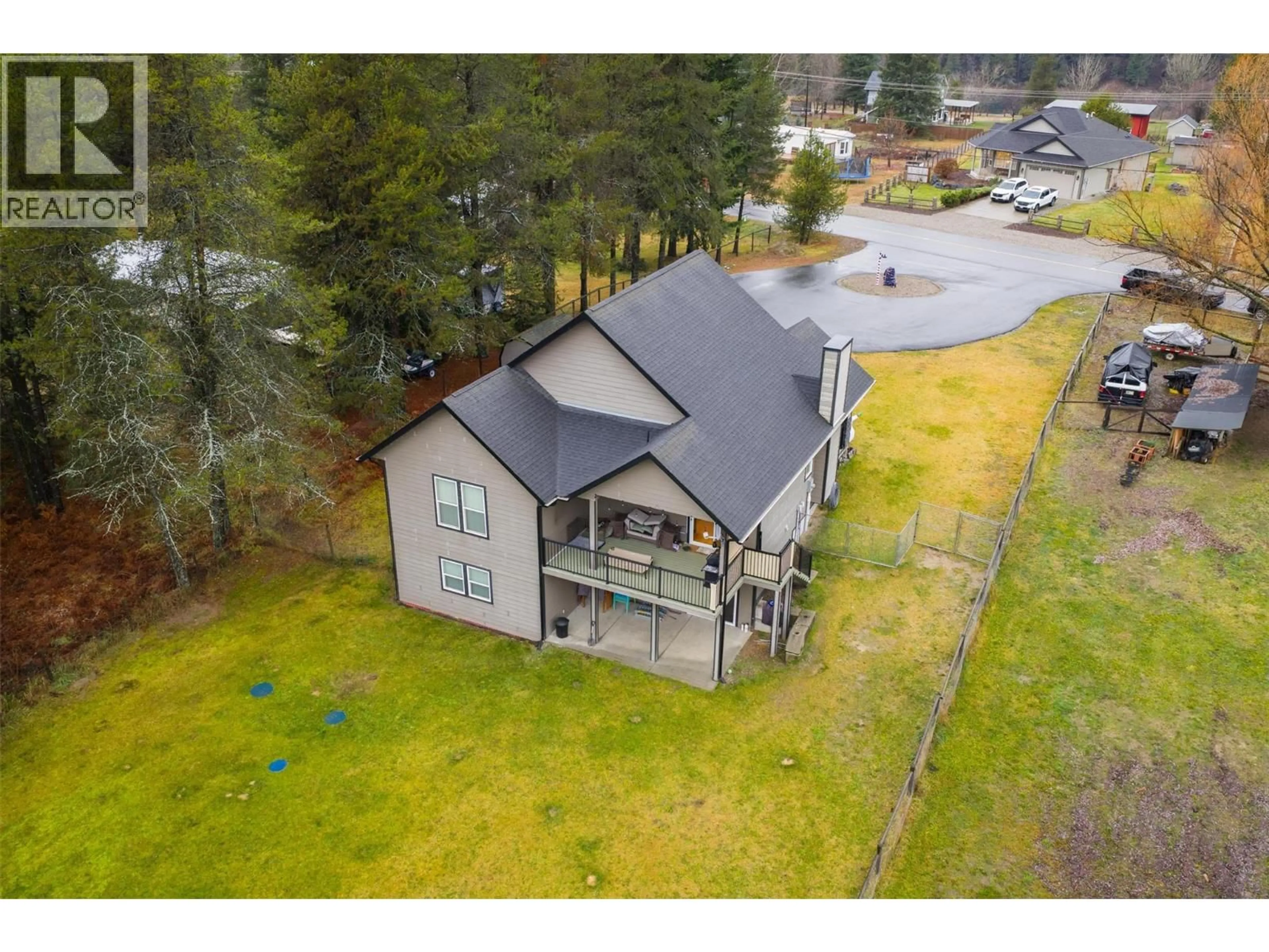 A pic from outside/outdoor area/front of a property/back of a property/a pic from drone, unknown for 892 WATERLOO ROAD, Castlegar British Columbia V1N4K8
