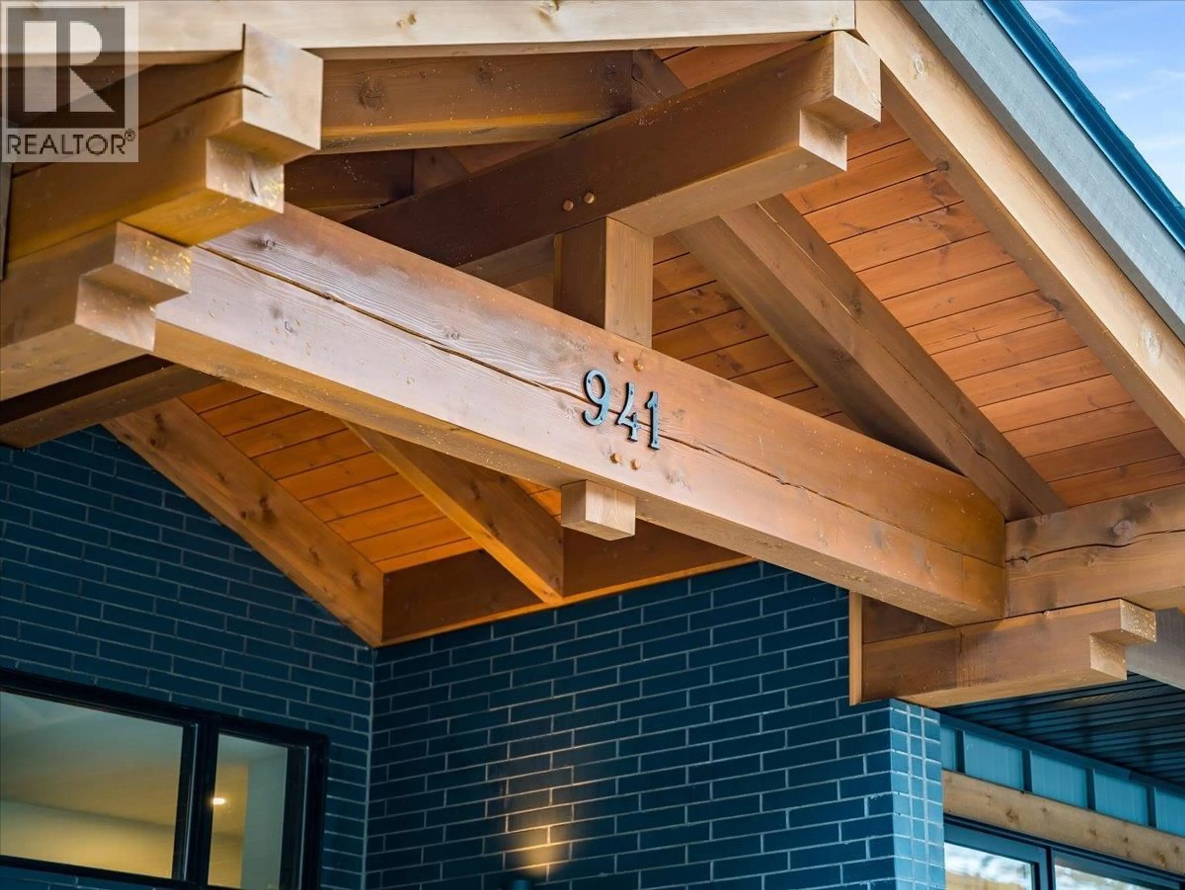 Indoor entryway for 941 REDSTONE DRIVE, Rossland British Columbia V0G1Y0