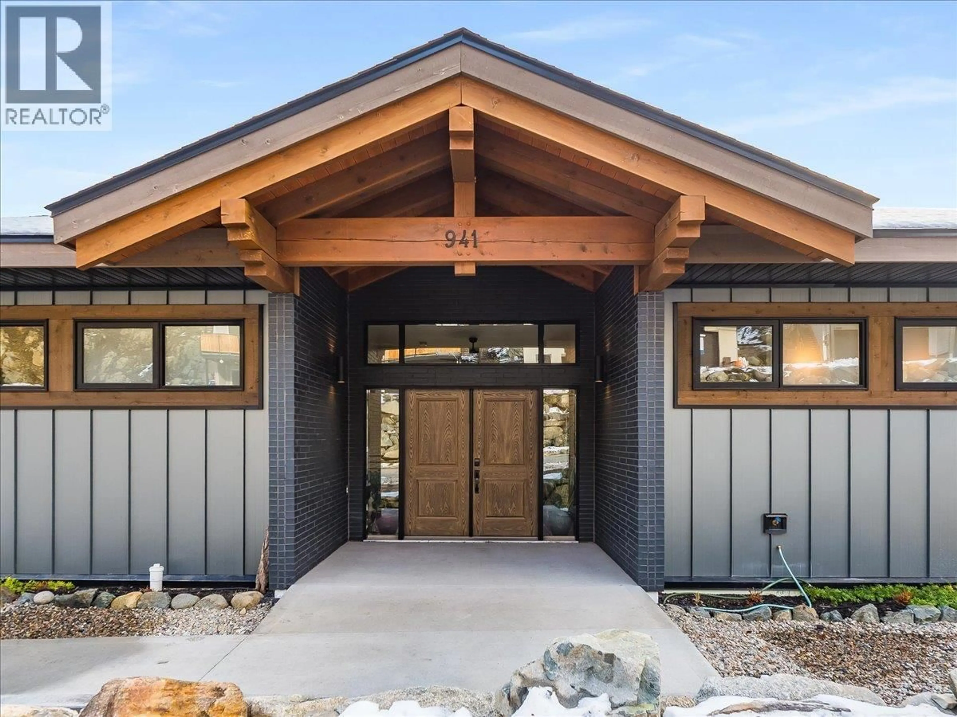 Indoor entryway for 941 REDSTONE DRIVE, Rossland British Columbia V0G1Y0