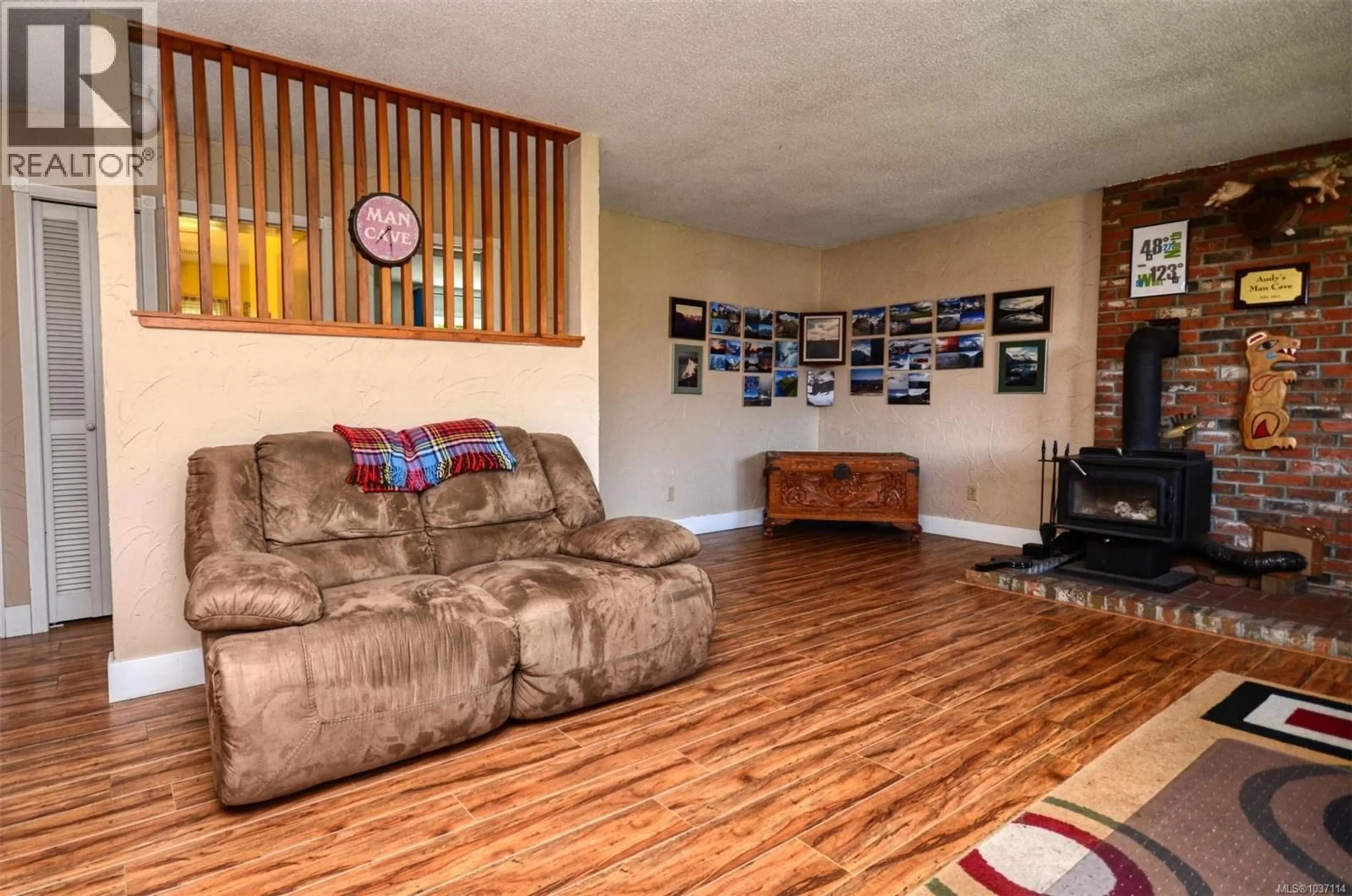 Living room with furniture, unknown for 6972 SEA LION WAY, Sooke British Columbia V9Z0T4