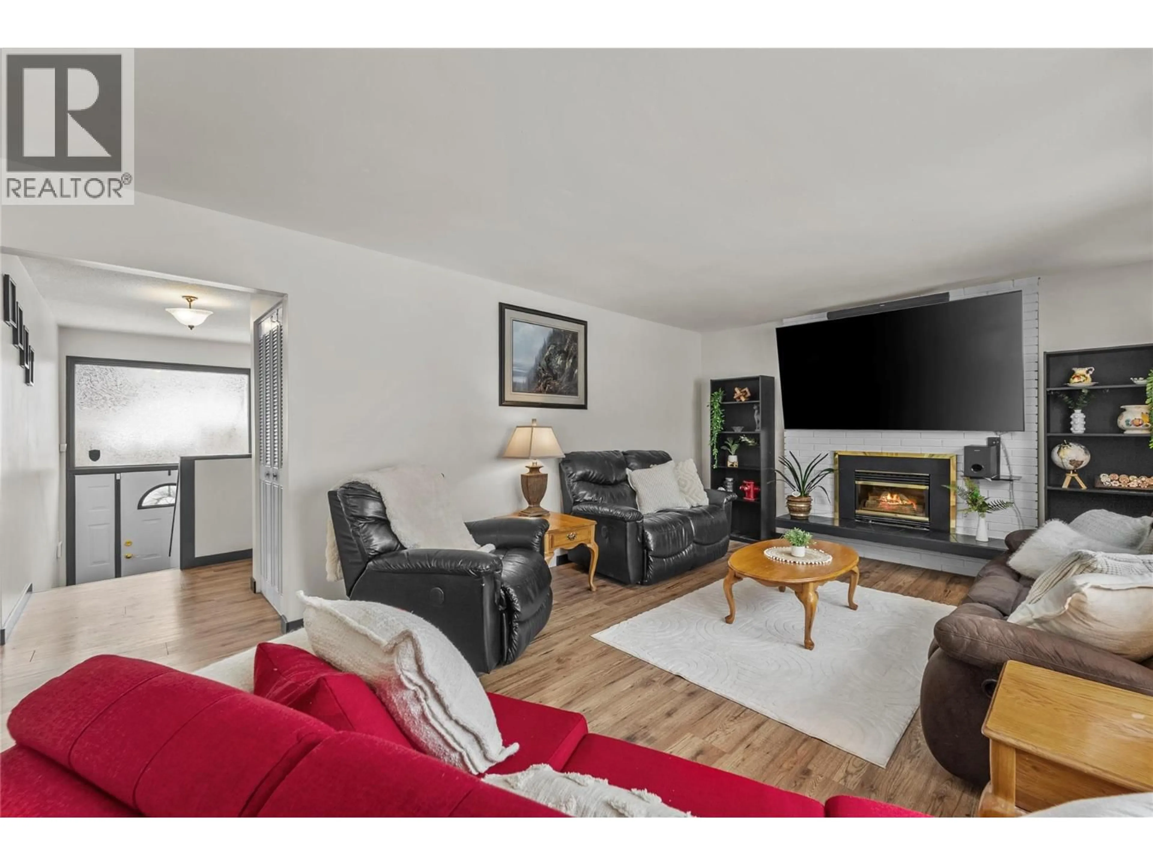 Living room with furniture, wood/laminate floor for 1572 VALLEYVIEW DRIVE, Cache Creek British Columbia V0K1H0